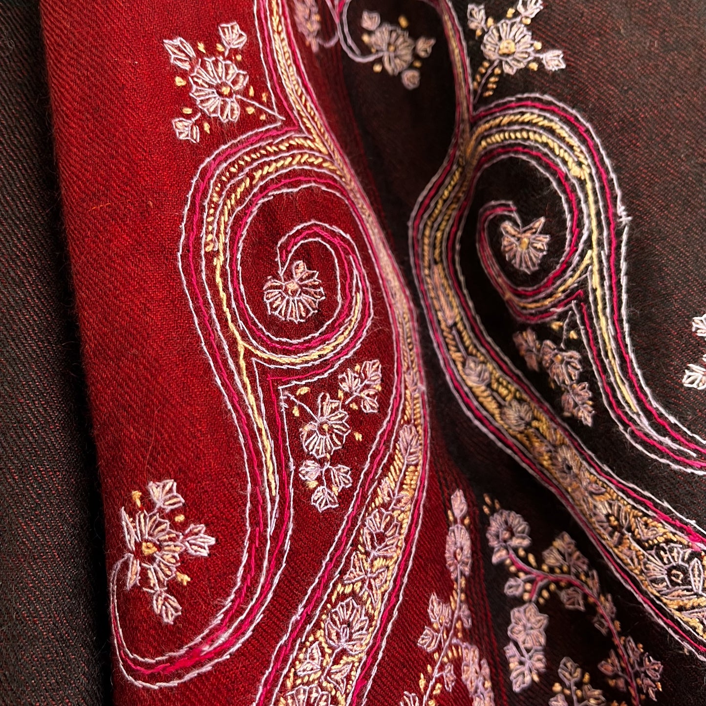 カシミヤ ニードル手刺繍ストール (ダークレッド)