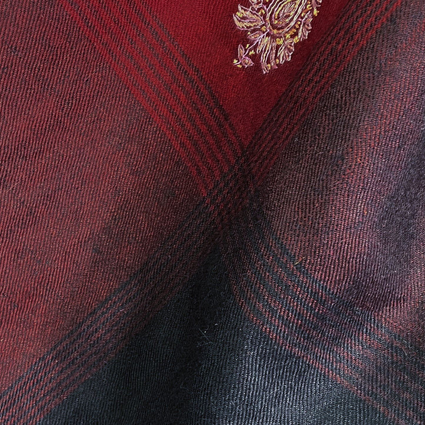 カシミヤ ニードル手刺繍ストール (ダークレッド)