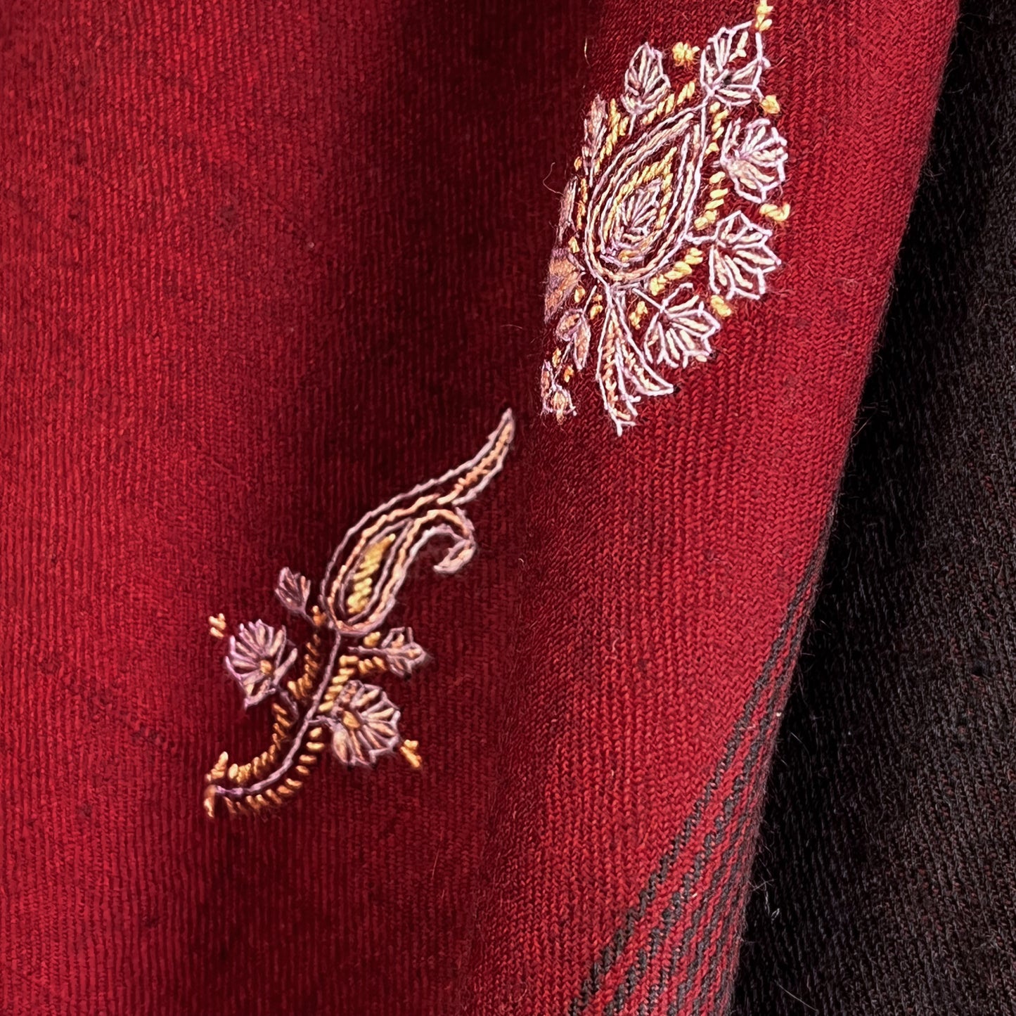 カシミヤ ニードル手刺繍ストール (ダークレッド)