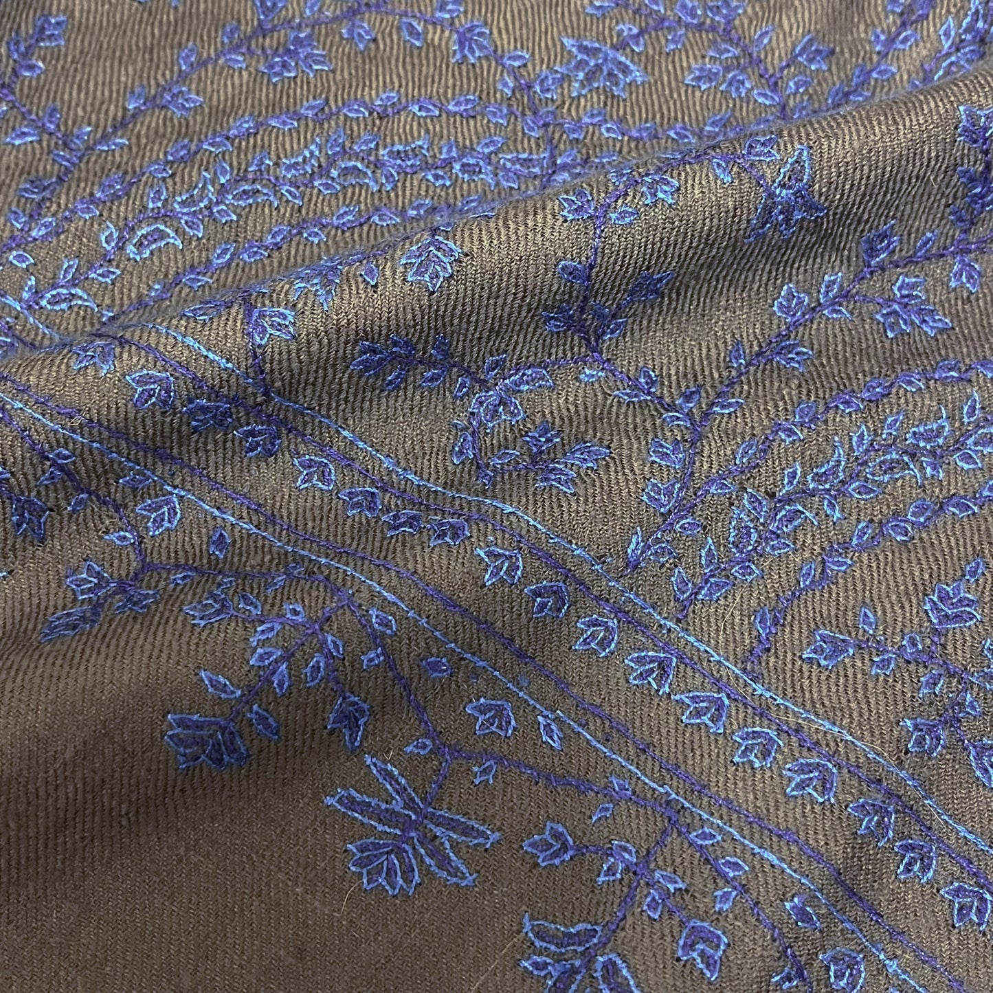 カシミヤ ニードル手刺繍ストール (グレージュ/ネイビー)