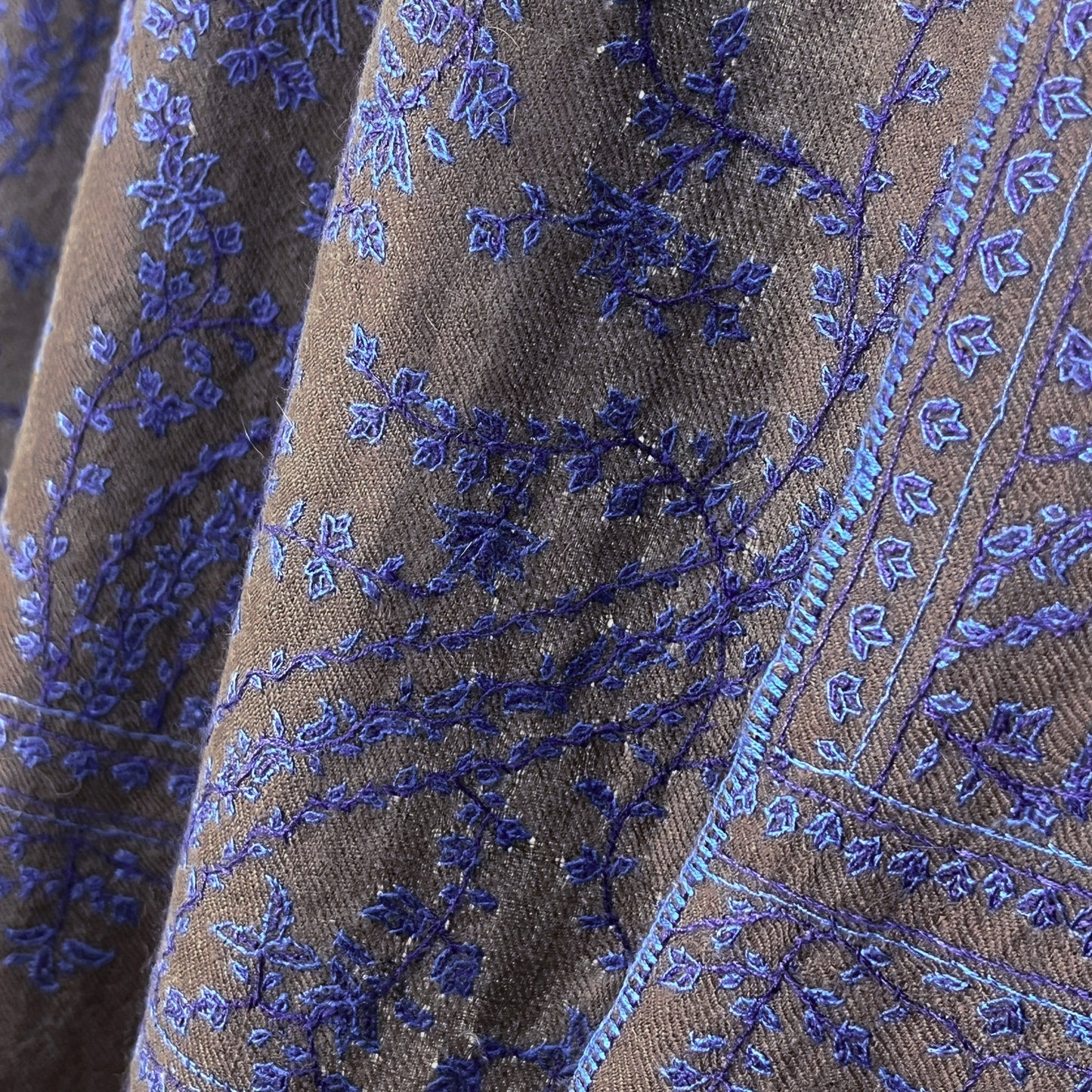 カシミヤ ニードル手刺繍ストール (グレージュ/ネイビー)