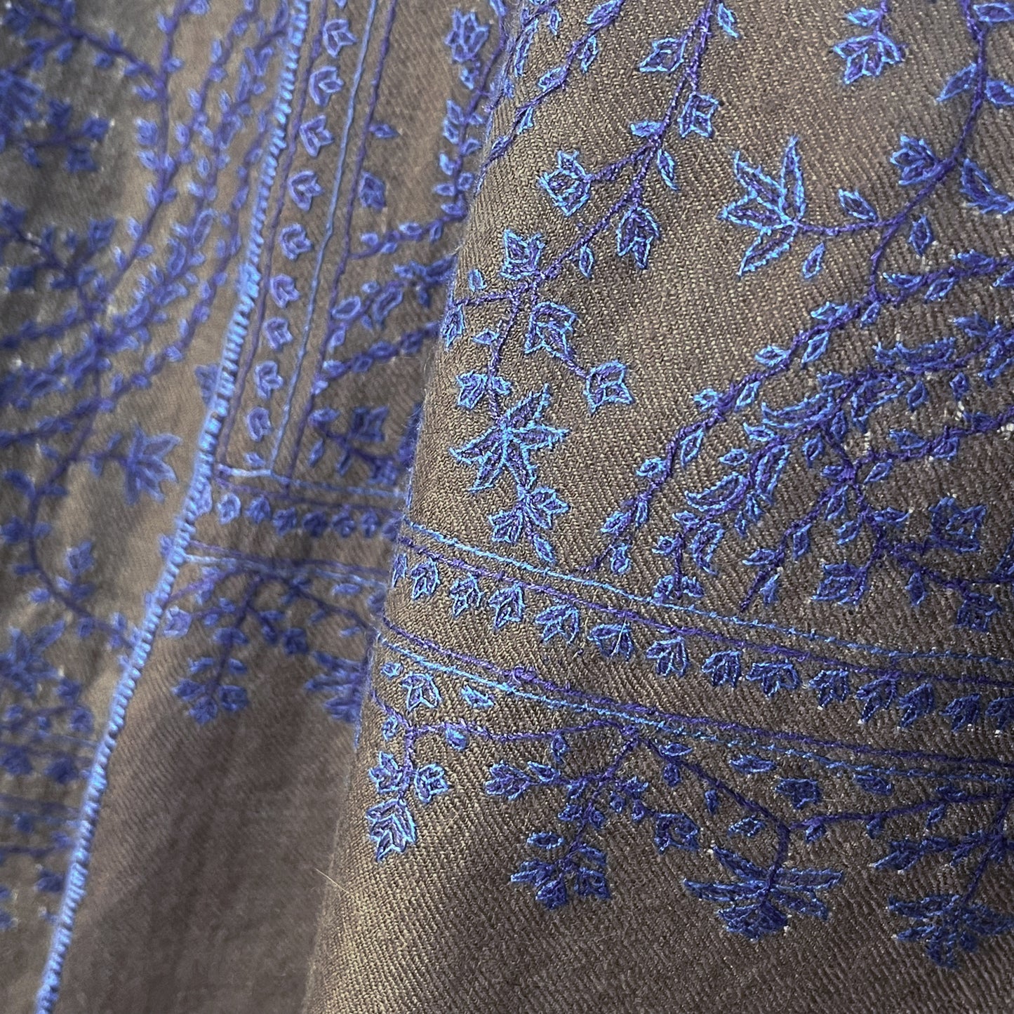 カシミヤ ニードル手刺繍ストール (グレージュ/ネイビー)