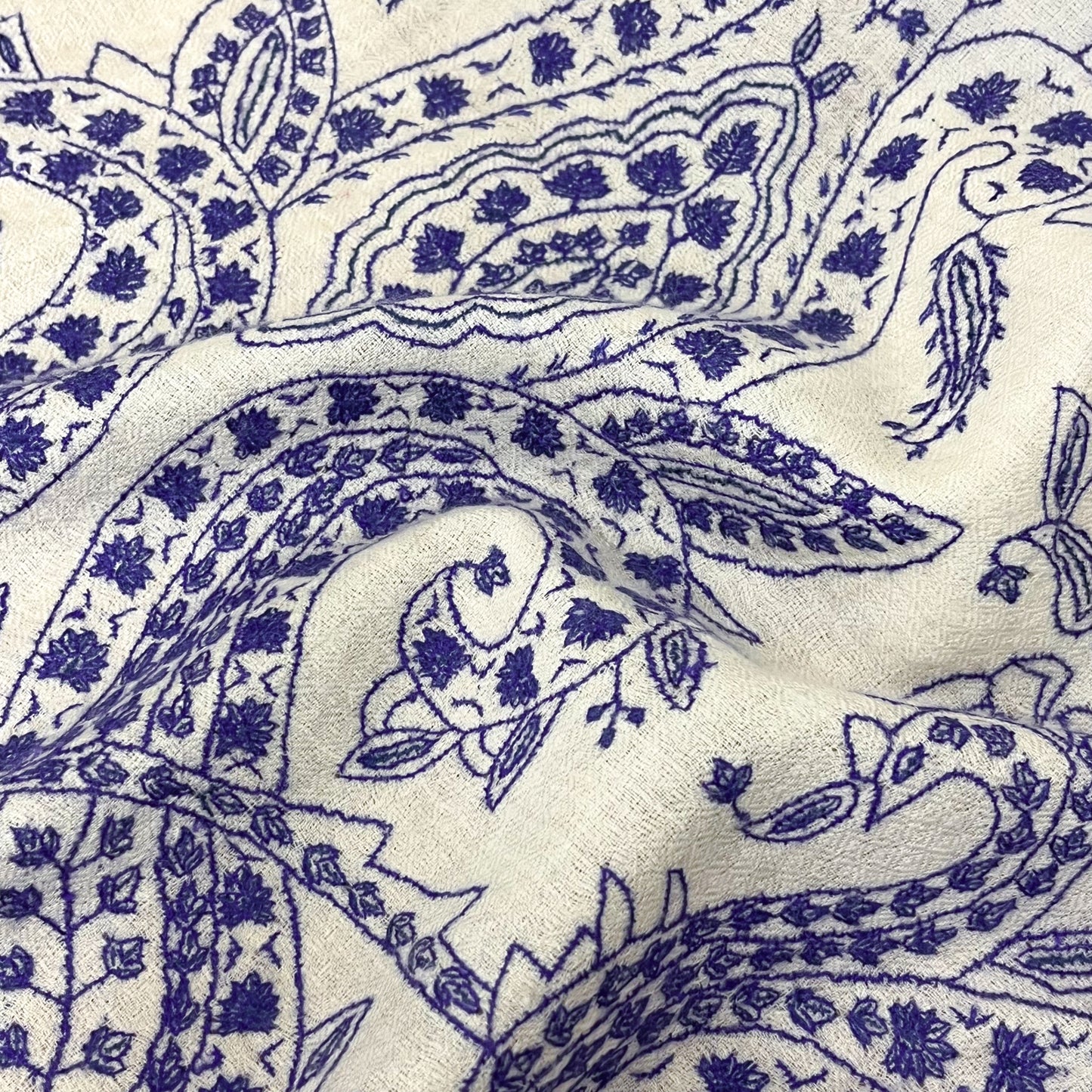 カシミヤ ニードル手刺繍ストール (ホワイト/ネイビー)