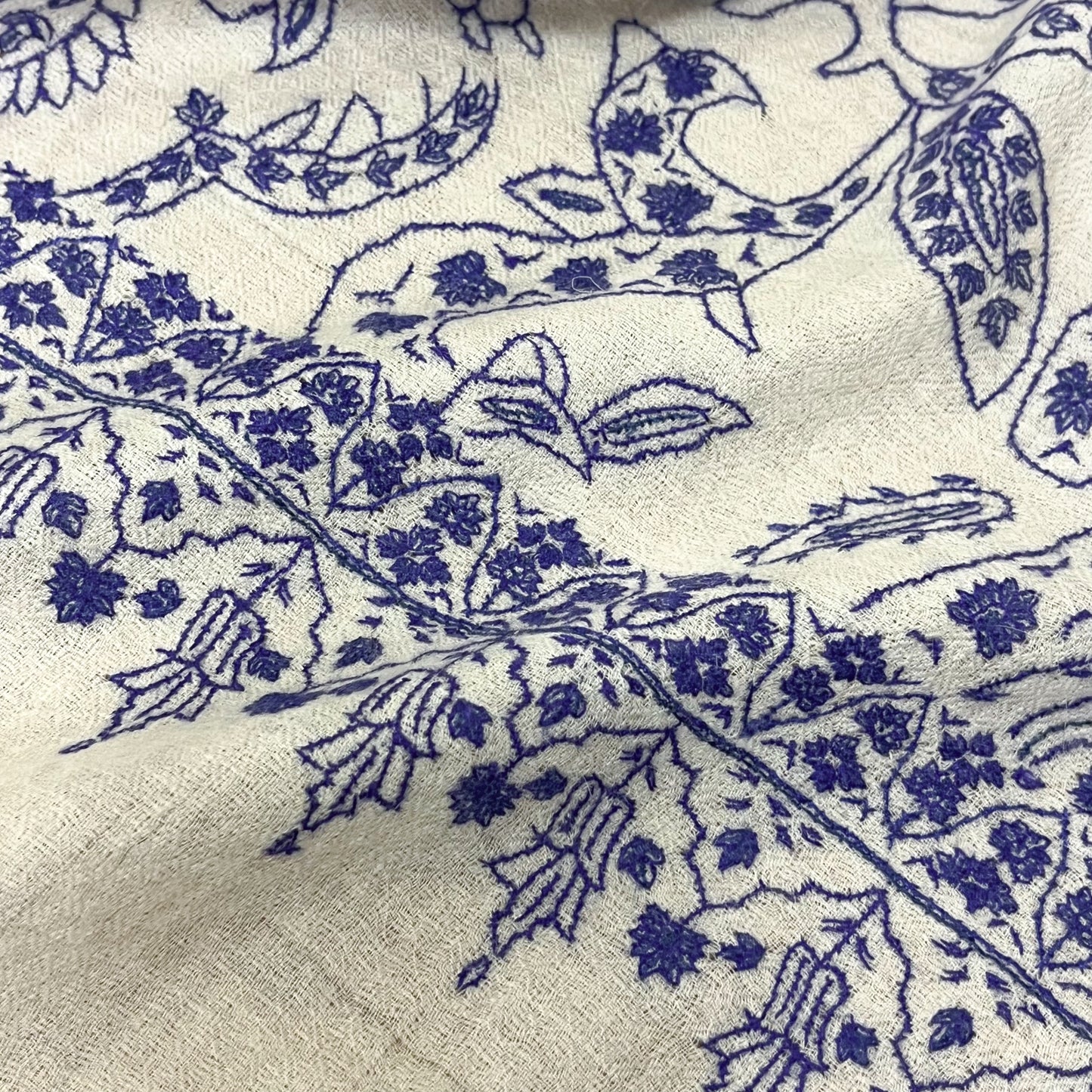 カシミヤ ニードル手刺繍ストール (ホワイト/ネイビー)