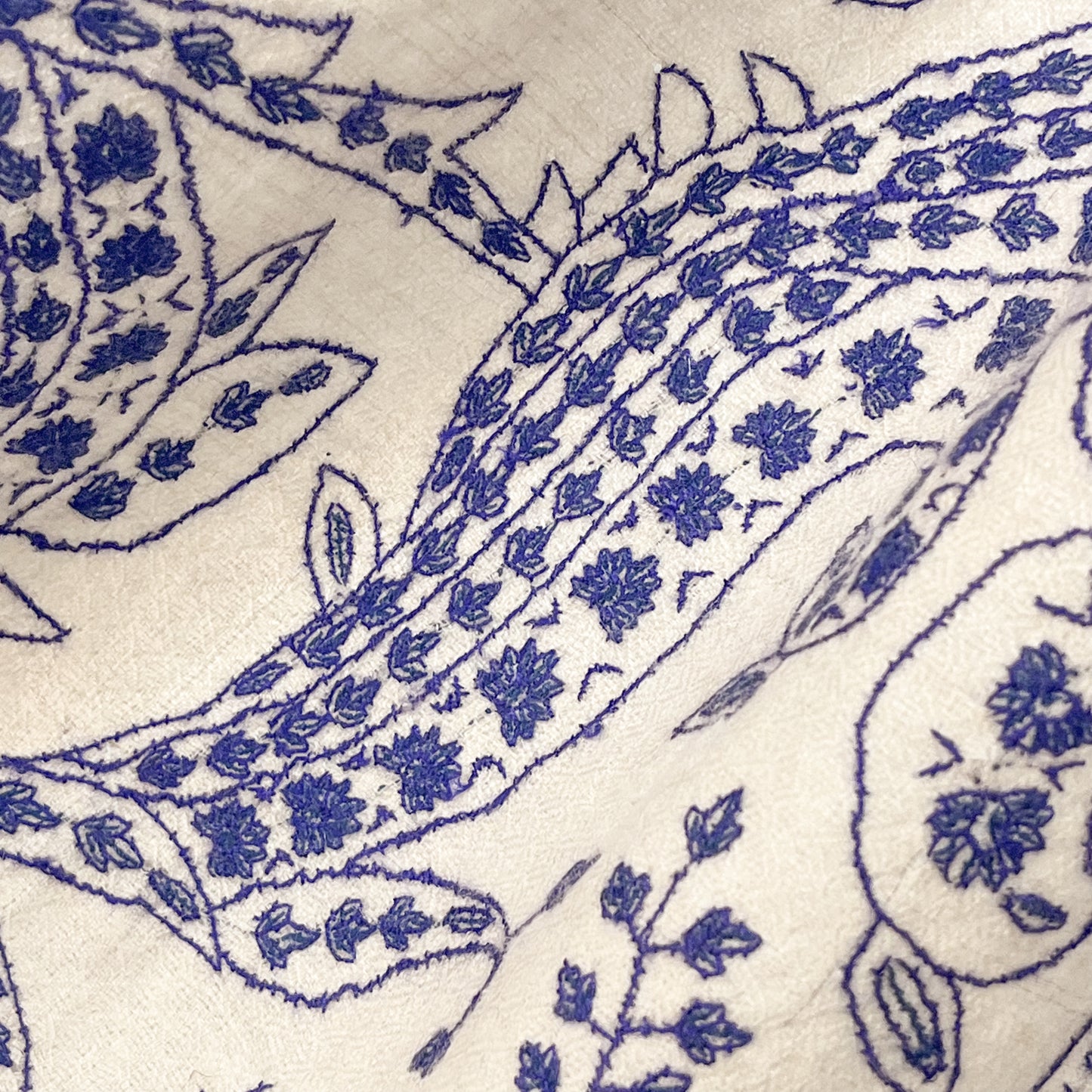 カシミヤ ニードル手刺繍ストール (ホワイト/ネイビー)