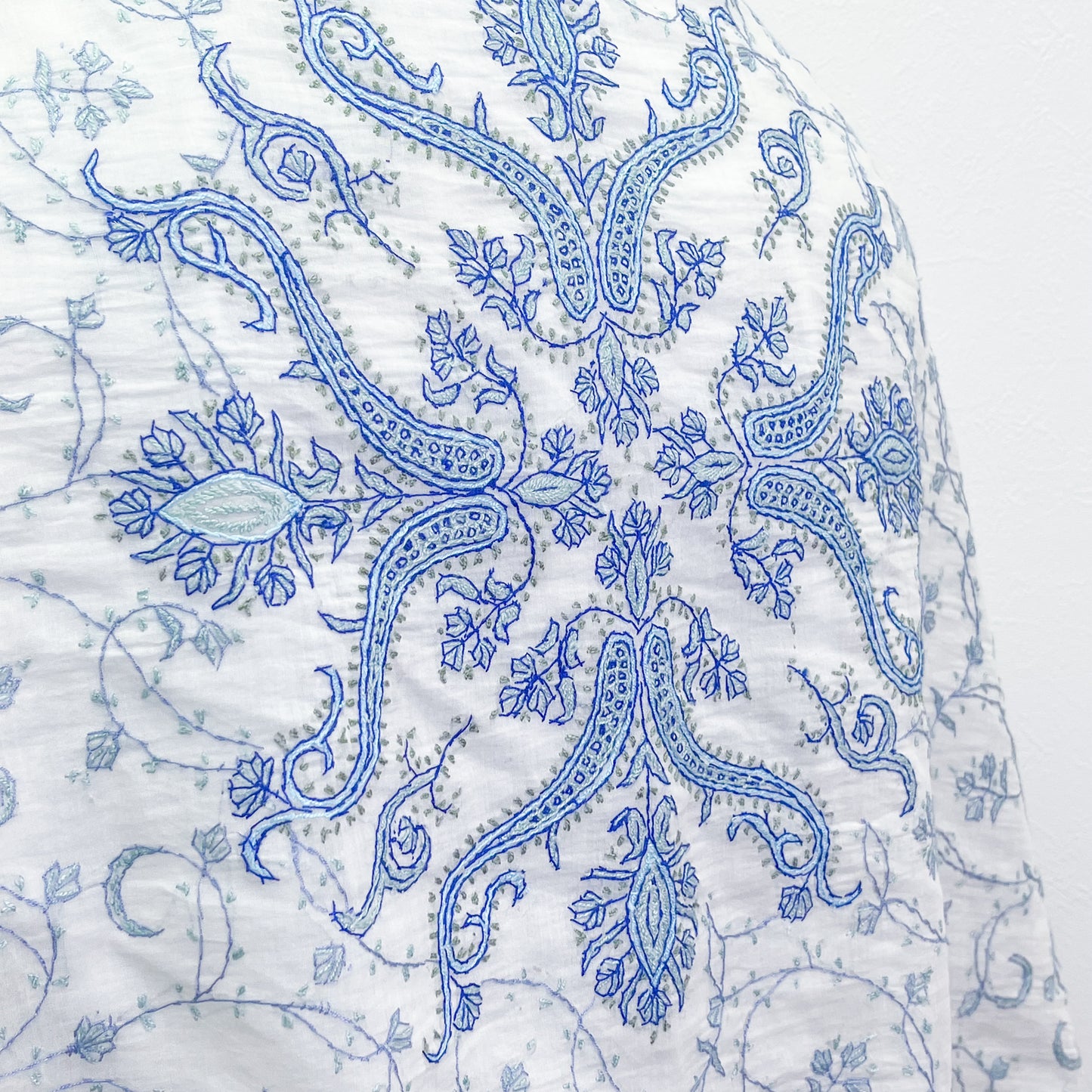 シルク&コットン ニードル手刺繍ストール(ホワイト/ライトブルー)【銀座店リニューアル記念スペシャルプライス】