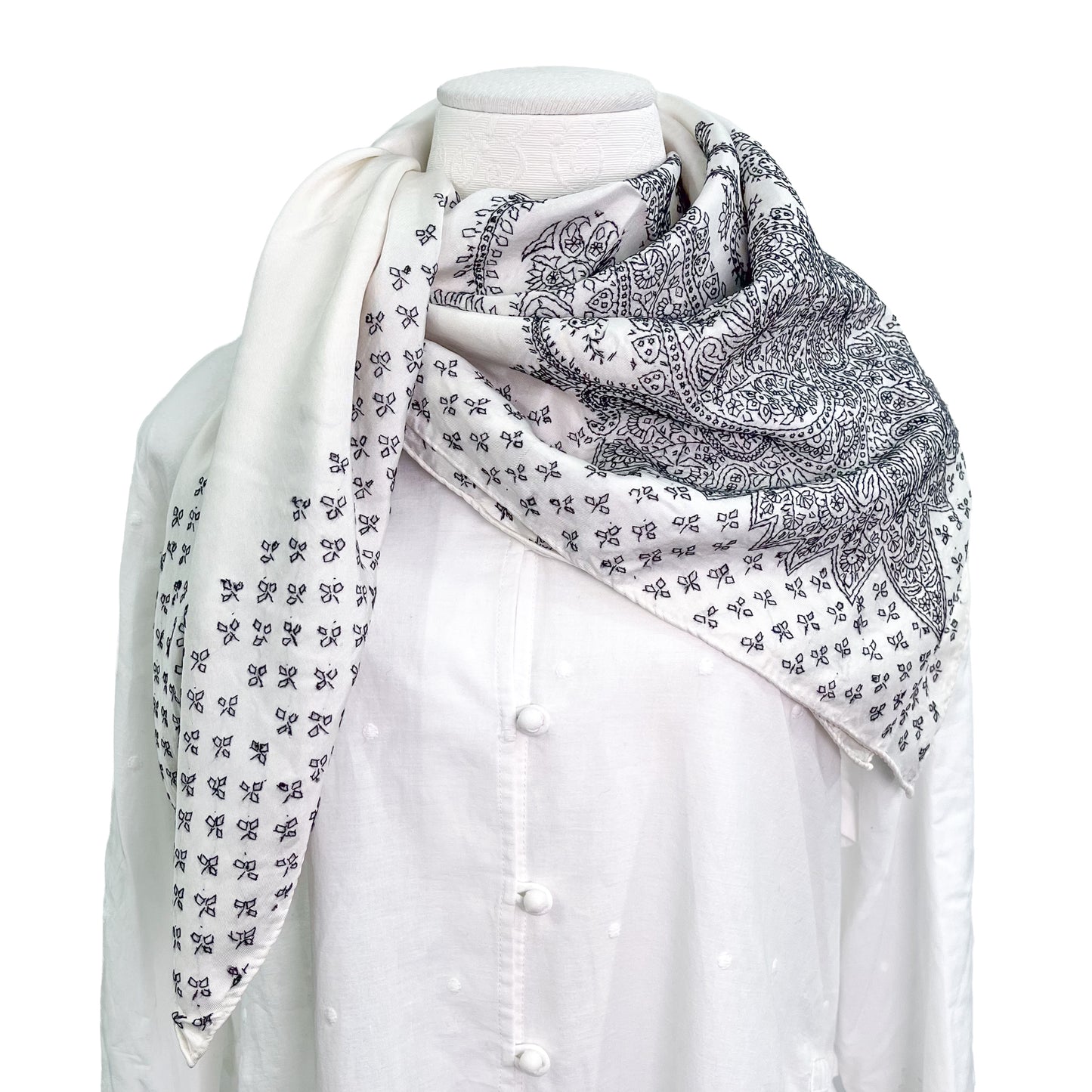 シルク ニードル手刺繍スカーフ (ホワイト)