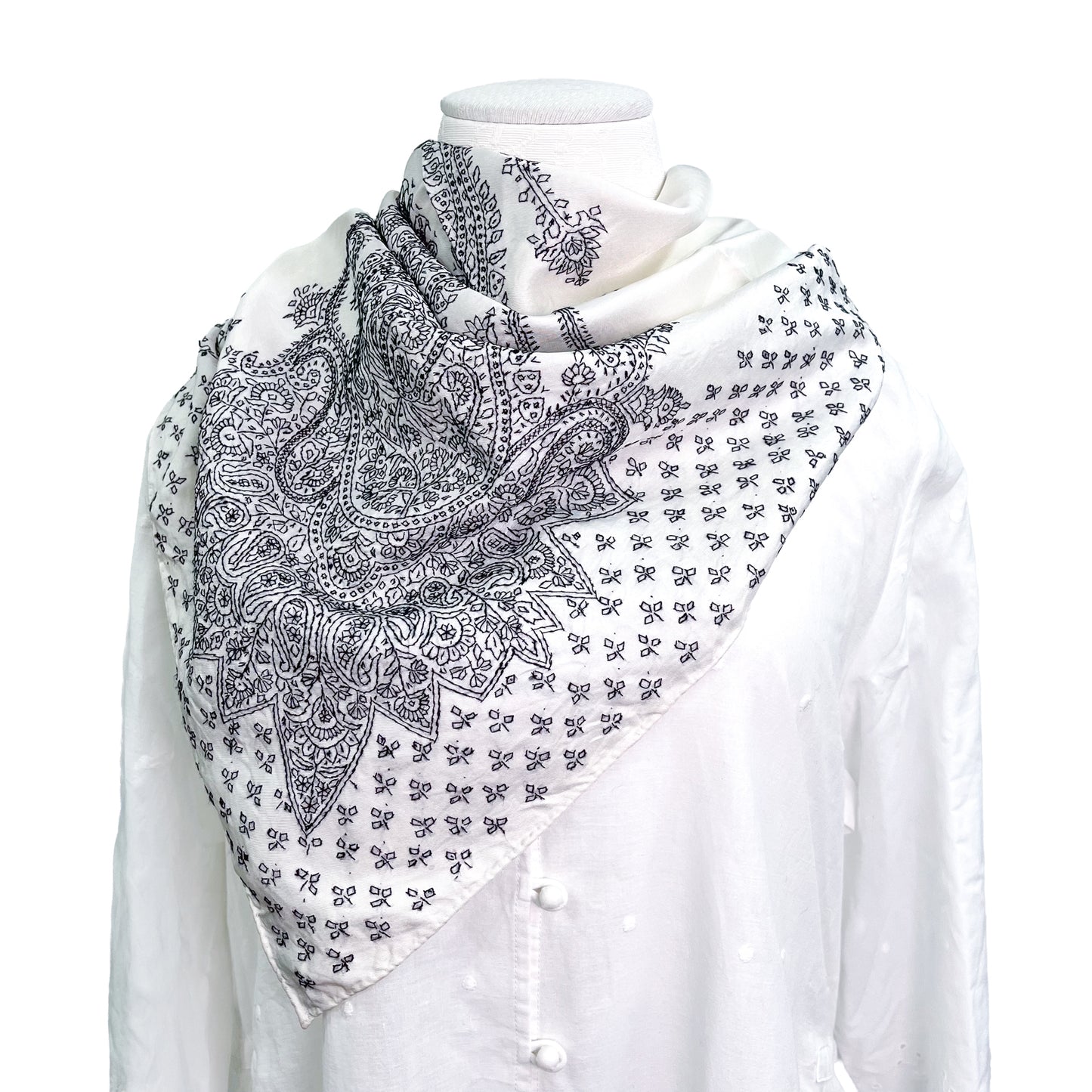 シルク ニードル手刺繍スカーフ (ホワイト)