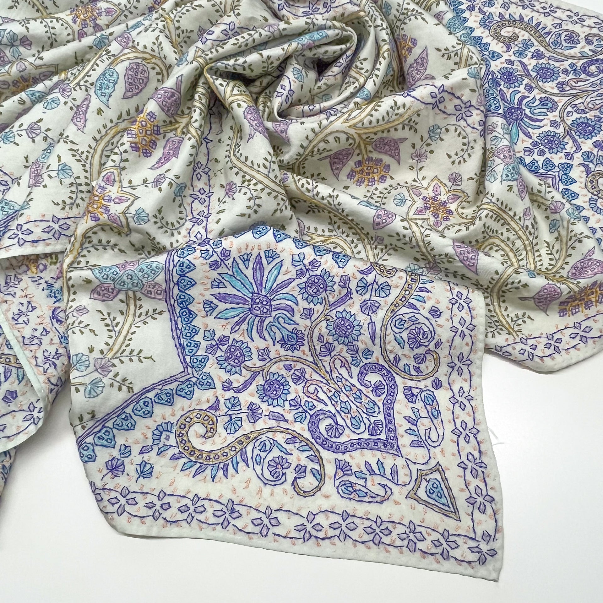 シルク ニードル手刺繍スカーフ (グリーン) – TARA BLANCA ONLINE
