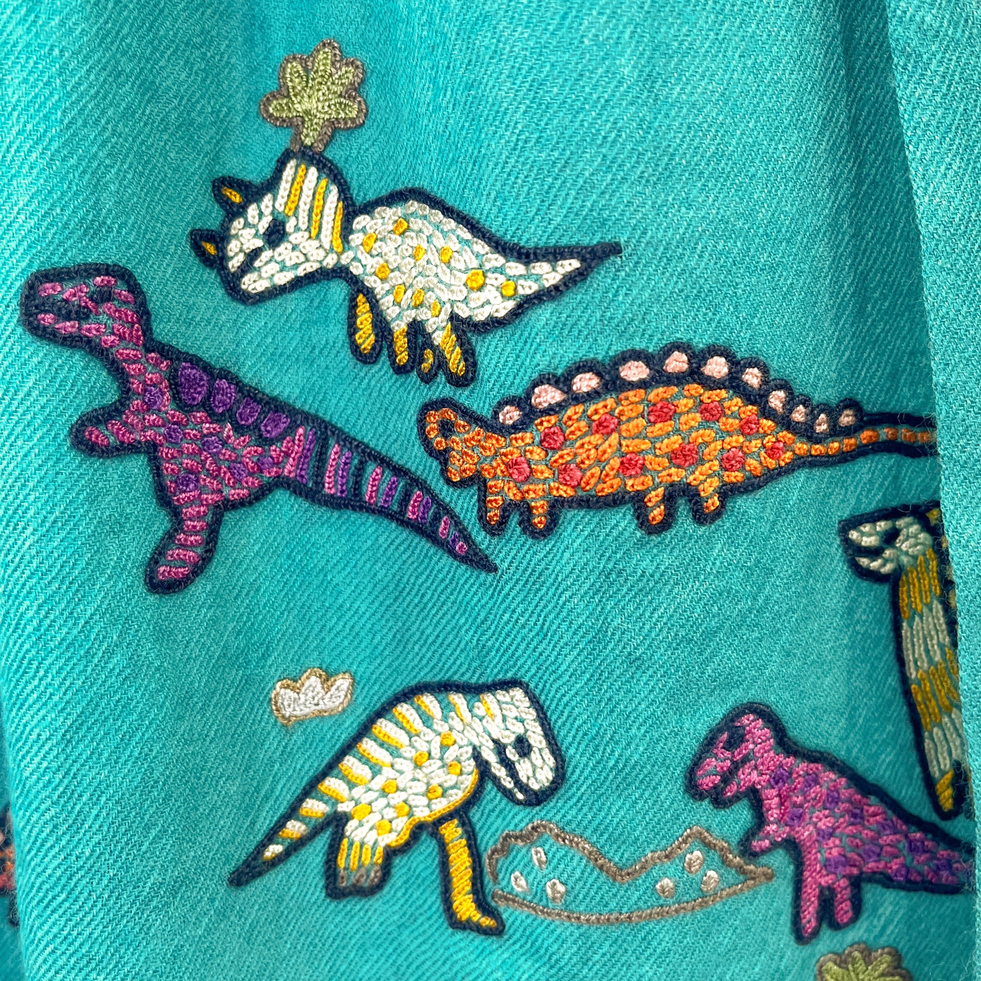 ダイナソー ウール アリー手刺繍ストール (ターコイズ) – TARA BLANCA