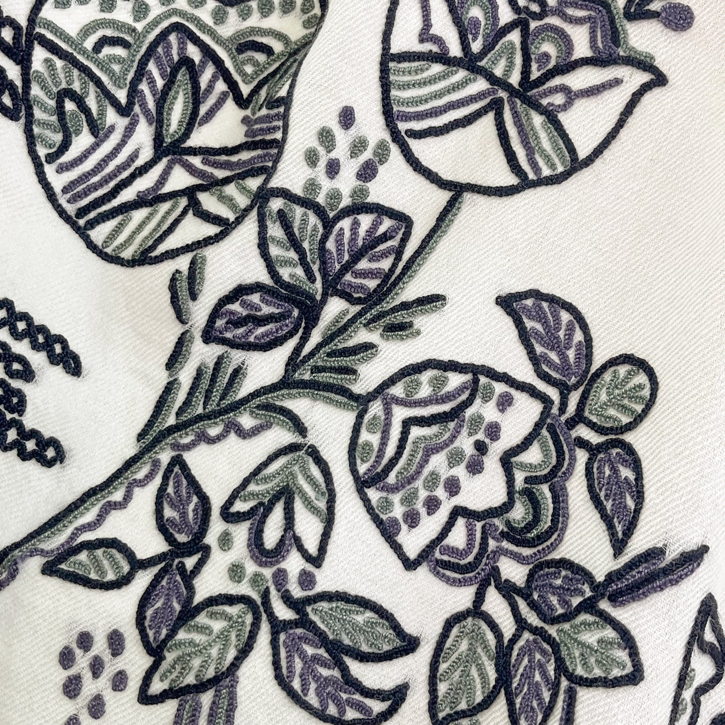 ウール アリー手刺繍ストール (ホワイト/ブラック)