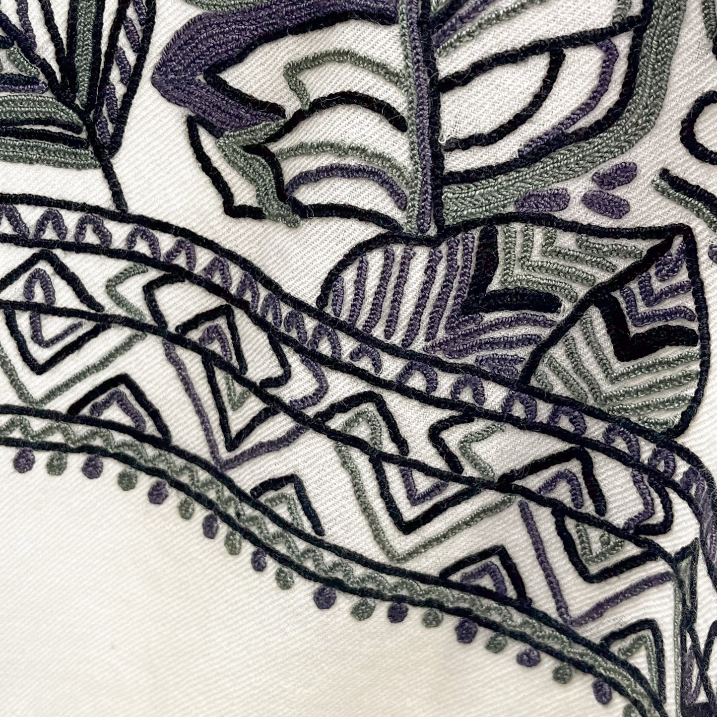 ウール アリー手刺繍ストール (ホワイト/ブラック)