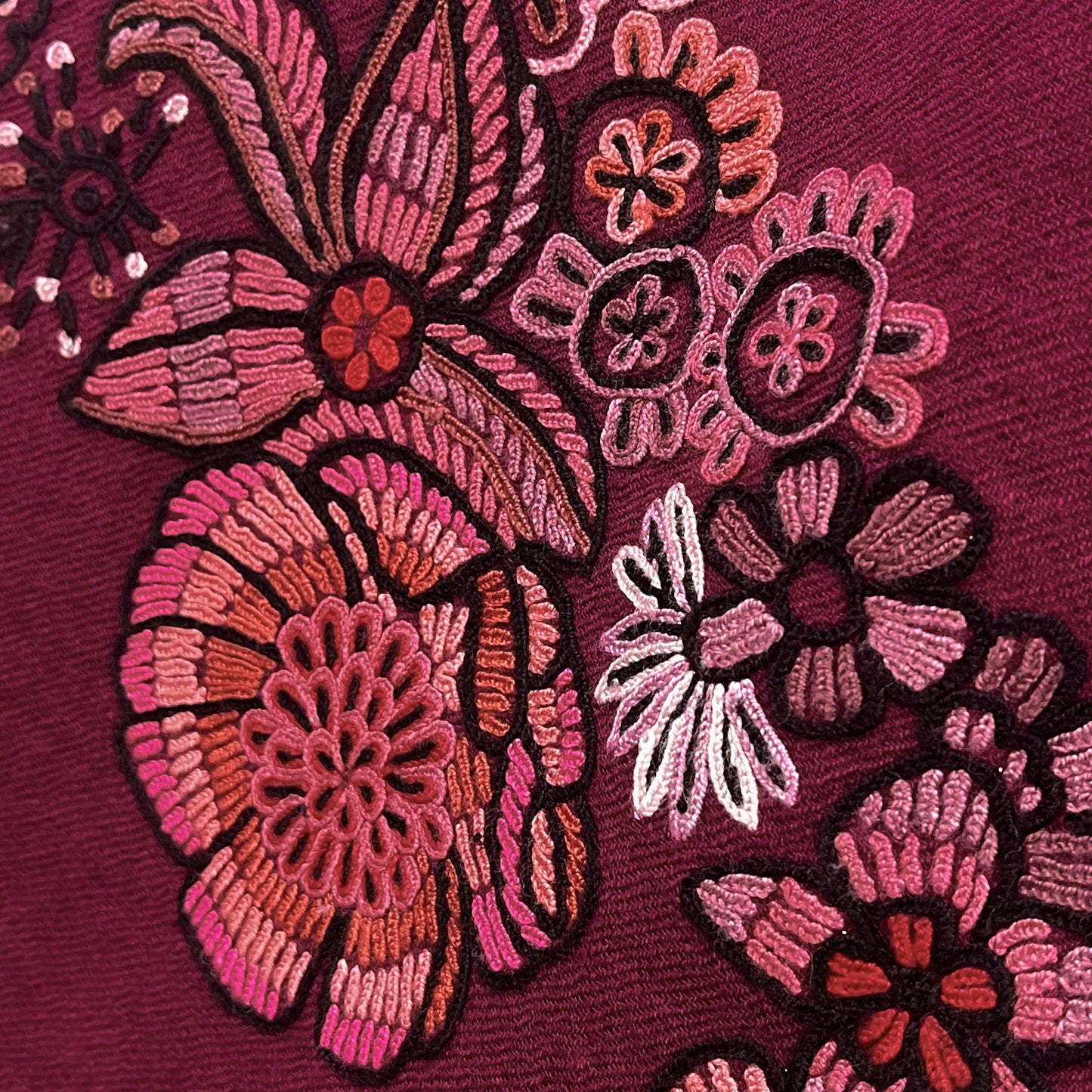 FLOWER MERRY GO ROUND ウール アリー手刺繍ストール (ラディッシュパープル)