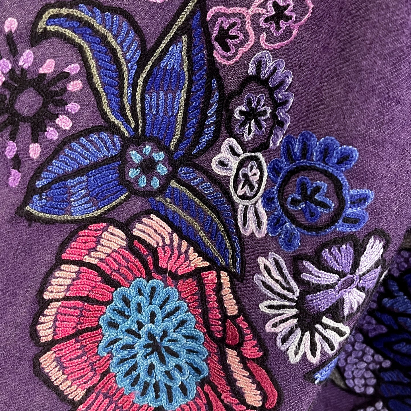 FLOWER MERRY GO ROUND ウール アリー手刺繍ストール (ダークパープル)