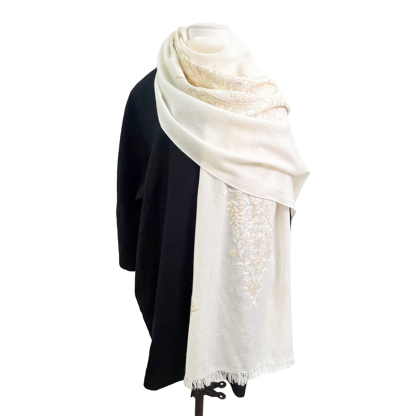 [Free Shipping] Flower Motif Wool Allie Hand Embroidered Stole 50cm x 190cm (Gray)