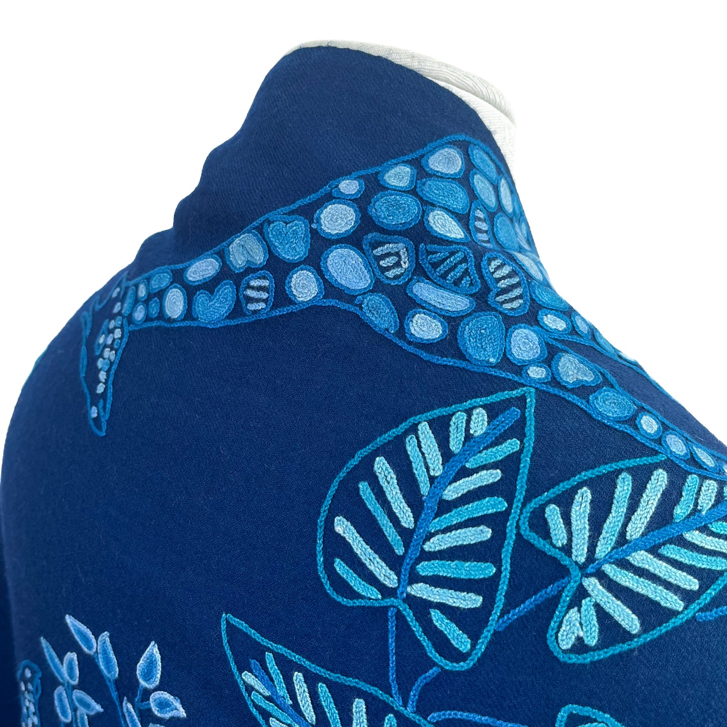 キリン柄サファリダンス ウール アリー手刺繍ストール (ネイビーブルー)