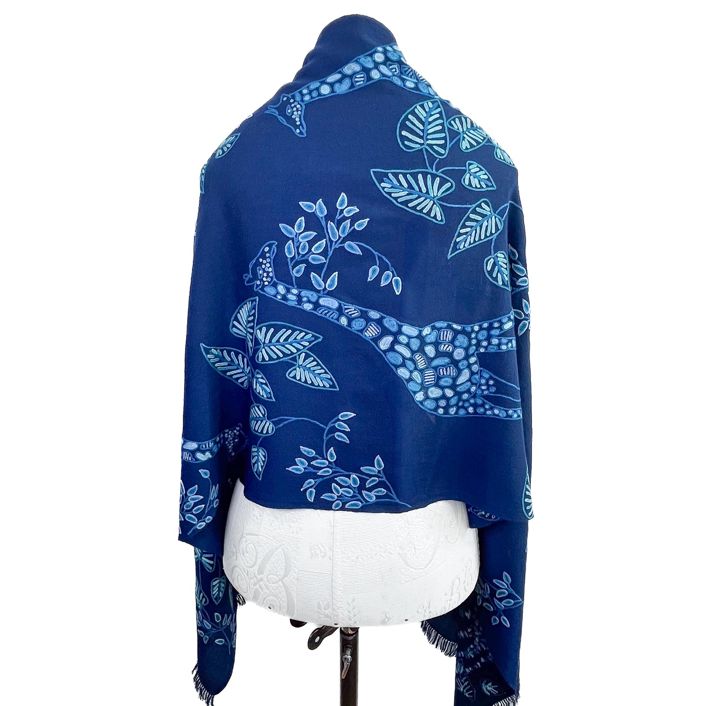 キリン柄サファリダンス ウール アリー手刺繍ストール (ネイビーブルー)