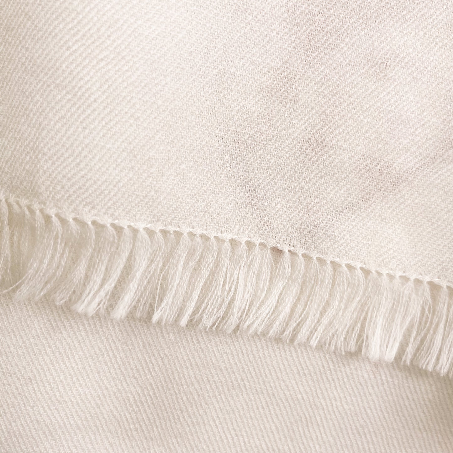 PARTY ウール アリー手刺繍ストール (ホワイト/ピンクベージュ)