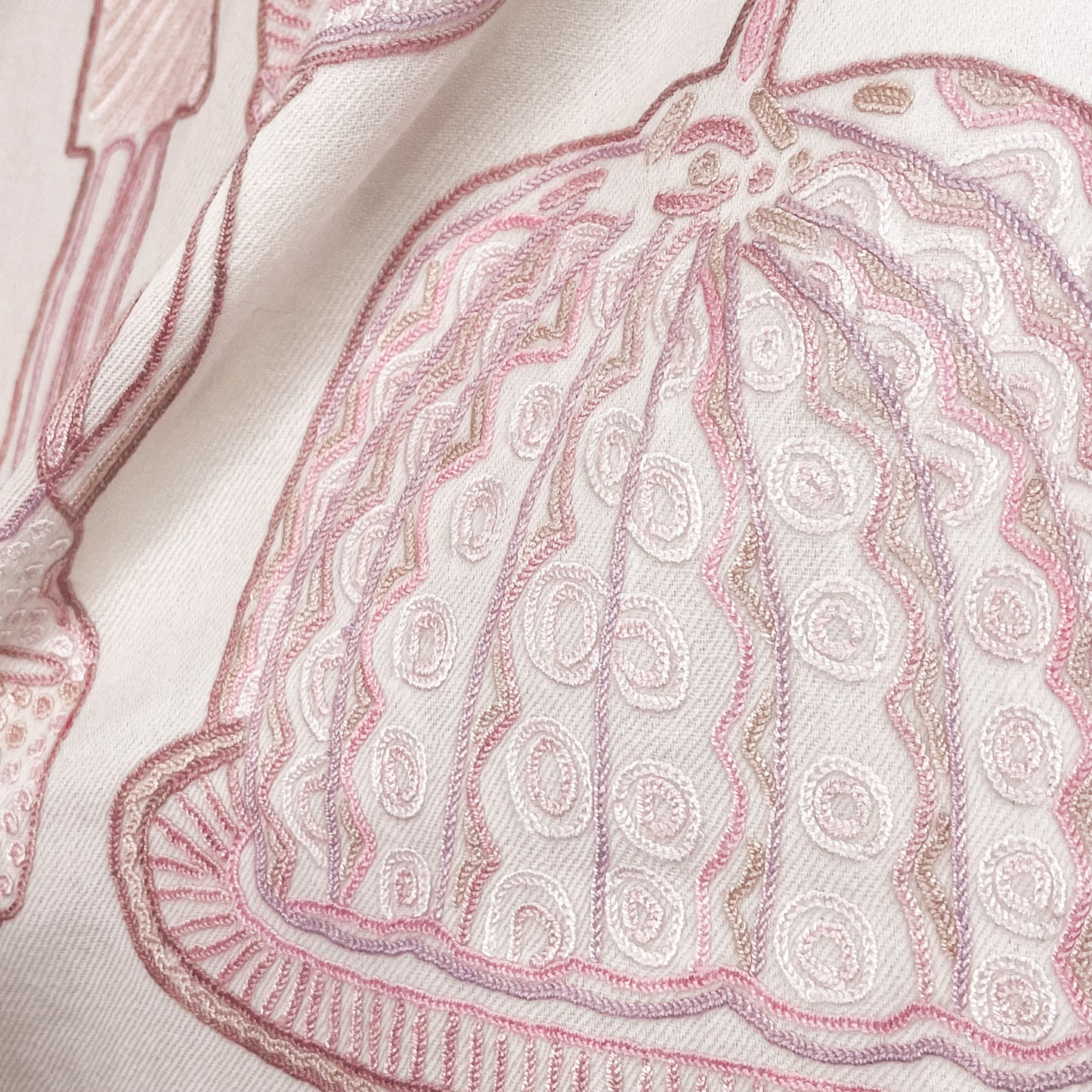 PARTY ウール アリー手刺繍ストール (ホワイト/ピンクベージュ)