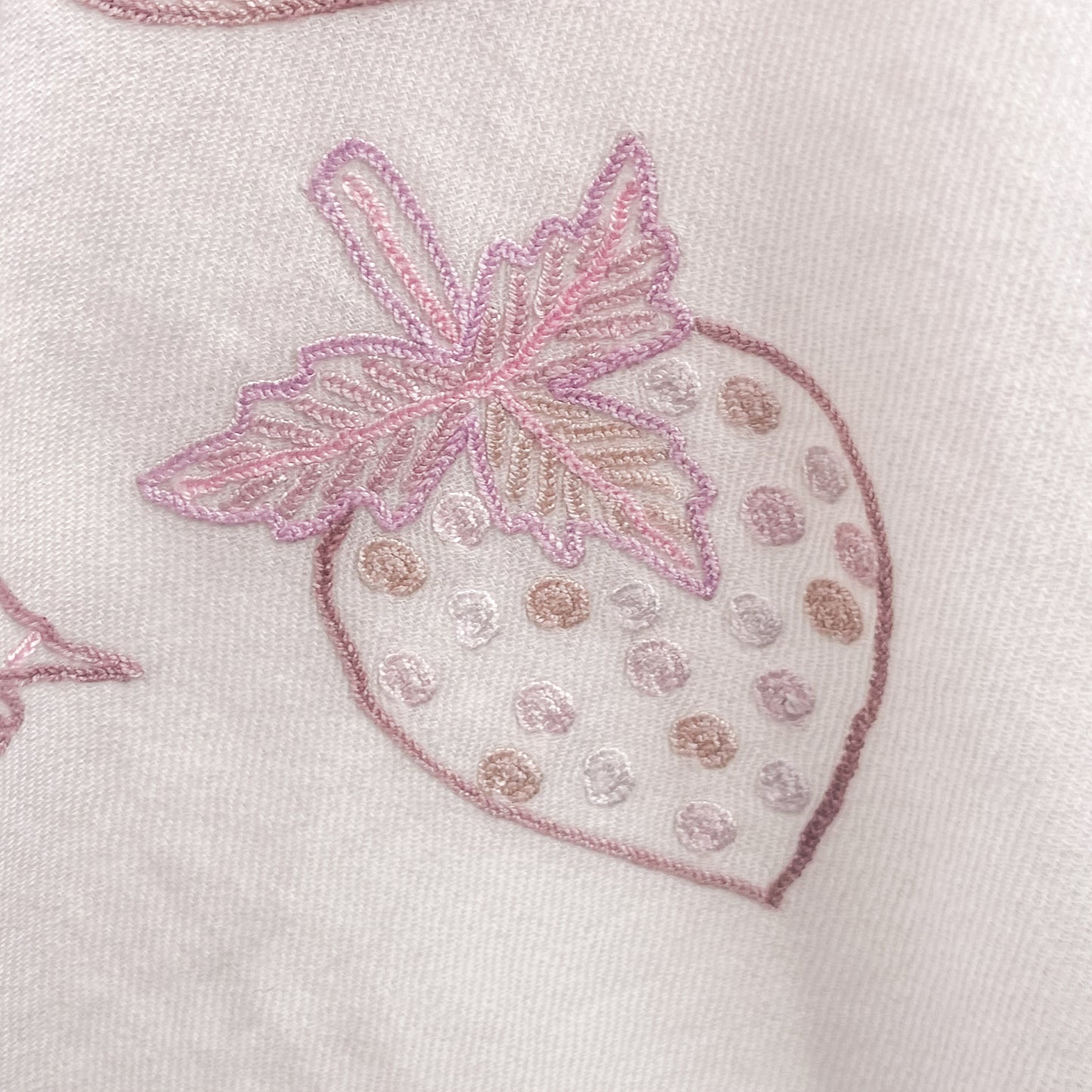 PARTY ウール アリー手刺繍ストール (ホワイト/ピンクベージュ)