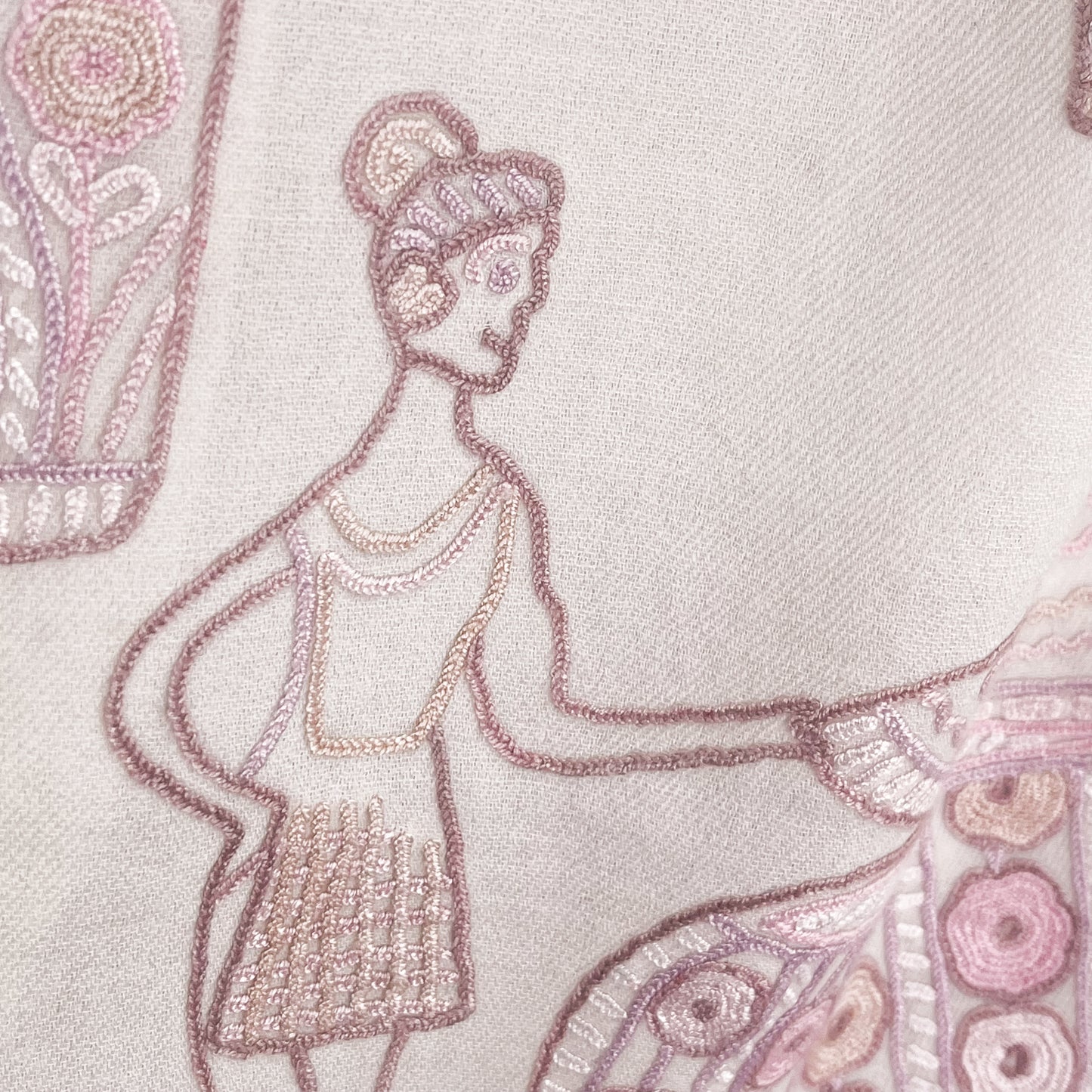 PARTY ウール アリー手刺繍ストール (ホワイト/ピンクベージュ)