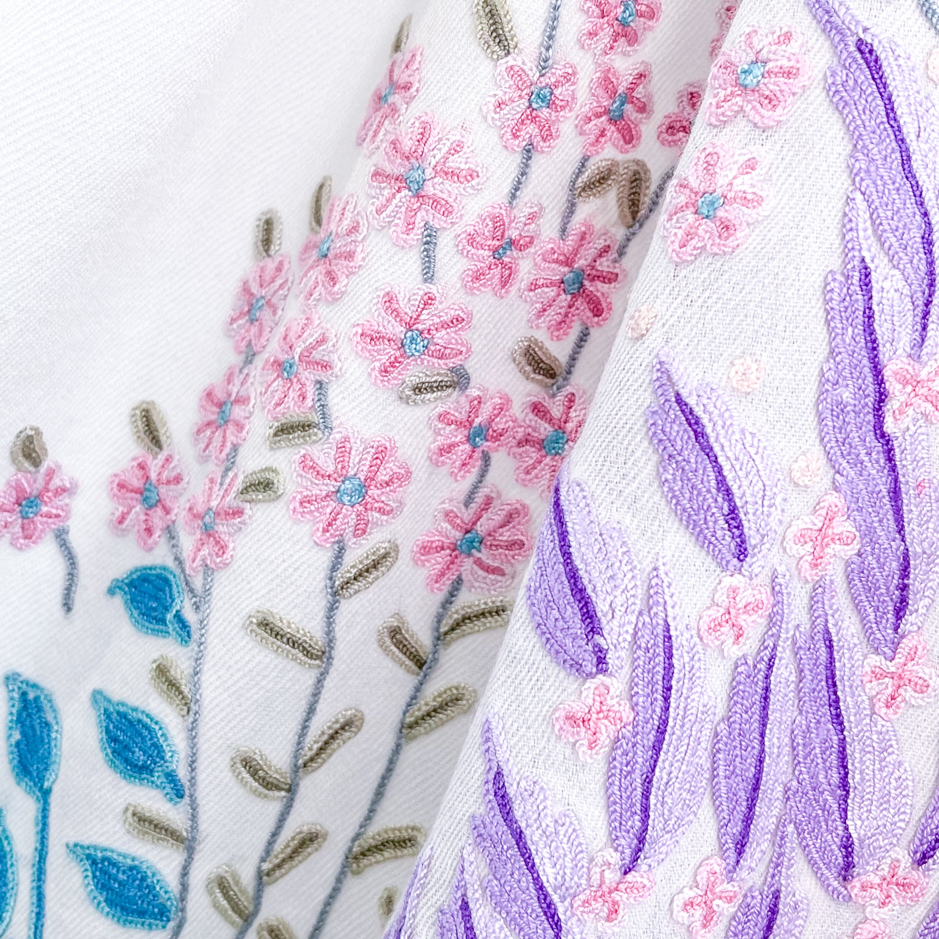 Spring Garden ウール アリー手刺繍ストール (ホワイト/マルチ) – TARA