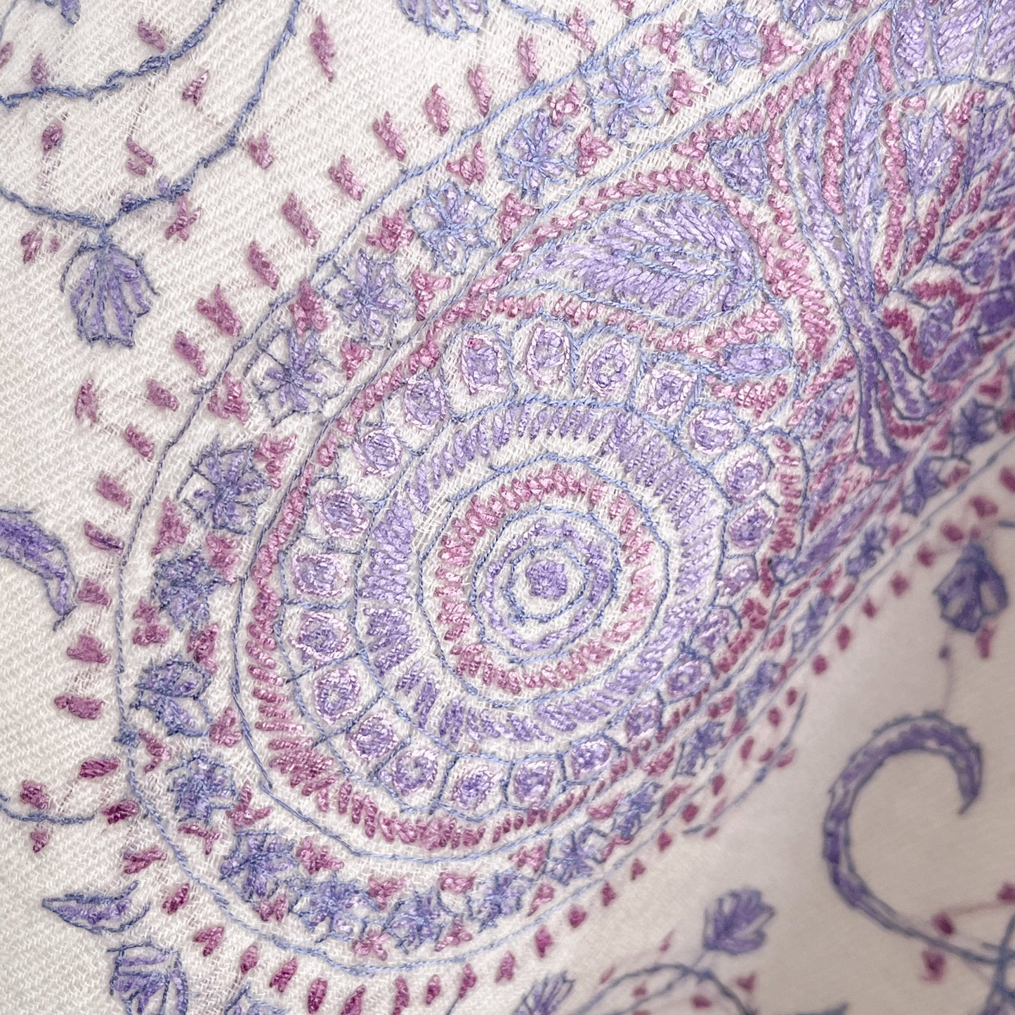 ウール ニードル手刺繍ストール (ホワイト/パープル)