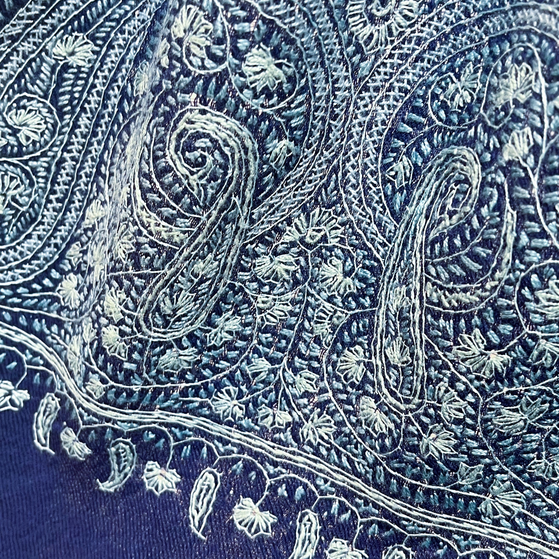 Paisley Waves ウール ニードル手刺繍ストール (ダークネイビー