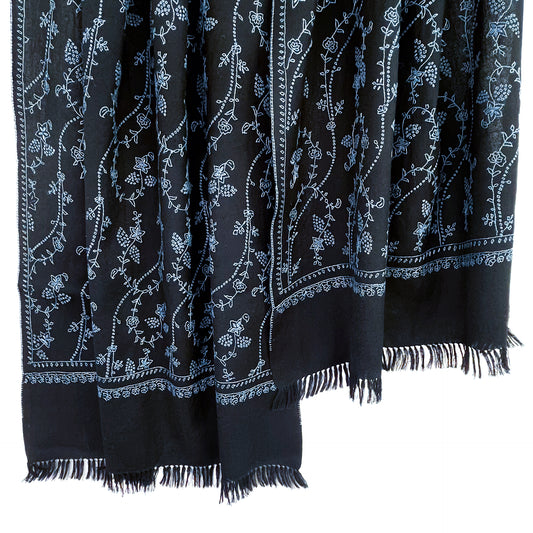 Wool needle-embroidered stole (black)