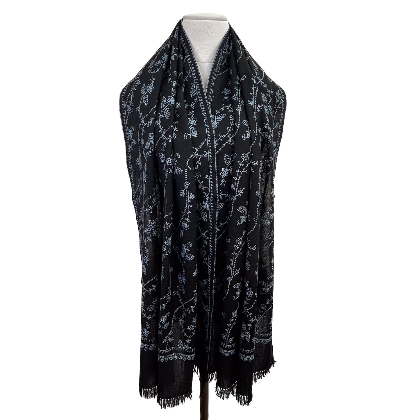 Wool needle-embroidered stole (black)