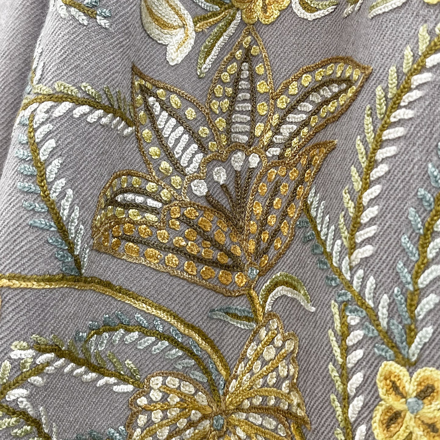 フラワーモチーフウール アリー手刺繍ストール(グレージュ/イエロー)