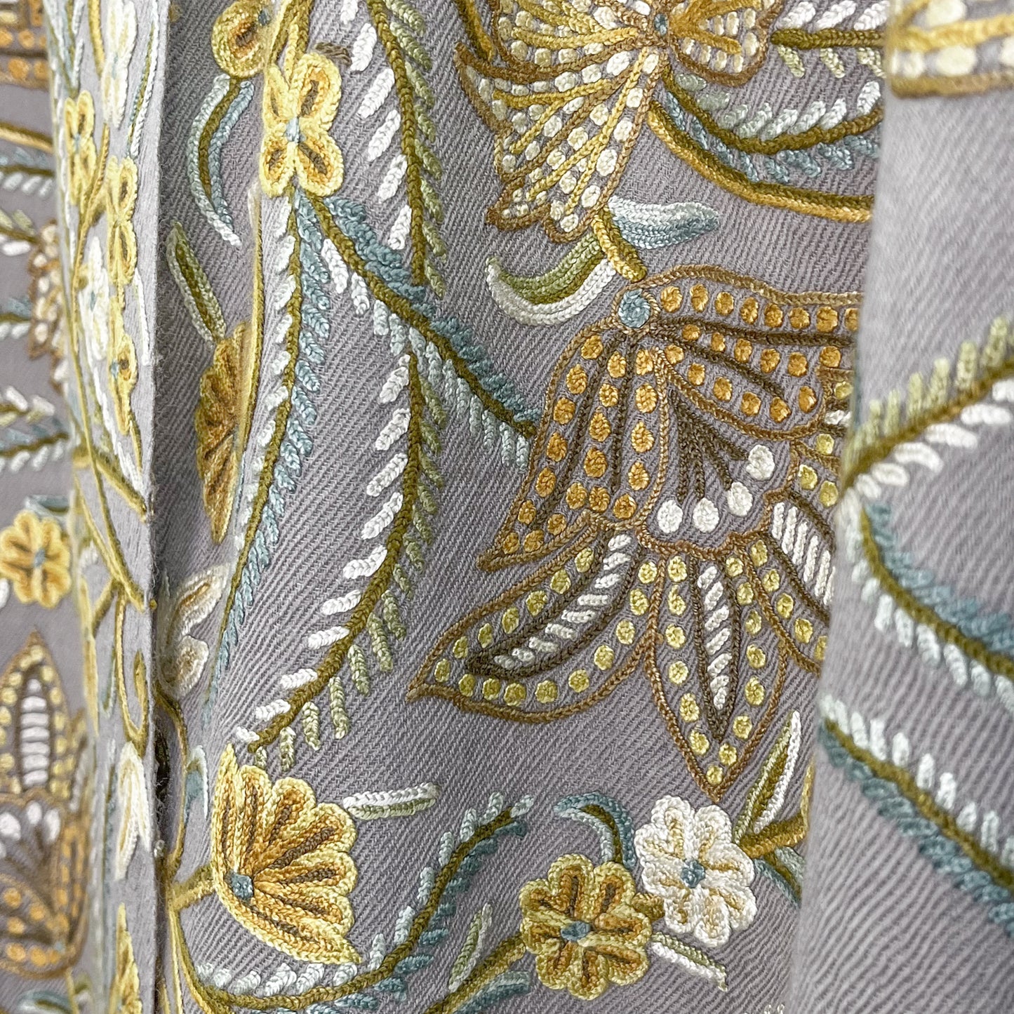 フラワーモチーフウール アリー手刺繍ストール(グレージュ/イエロー)