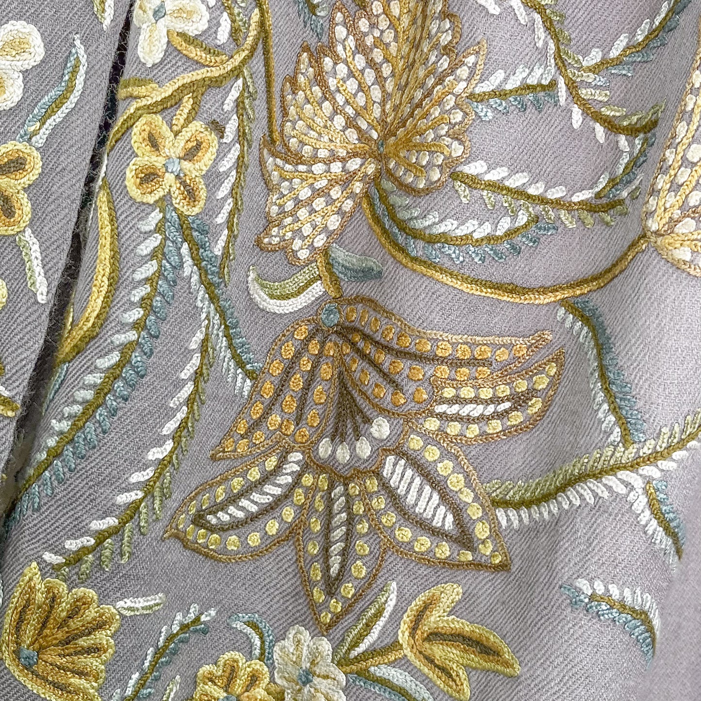 フラワーモチーフウール アリー手刺繍ストール(グレージュ/イエロー)