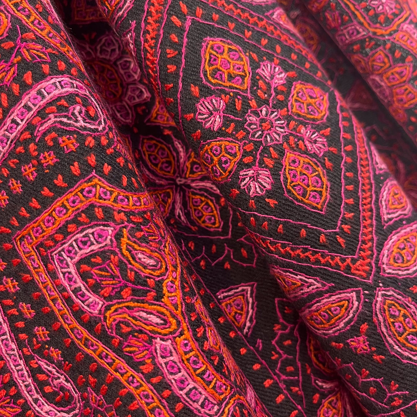 Wool Needle-Embroidered Stole (Black/Red)
