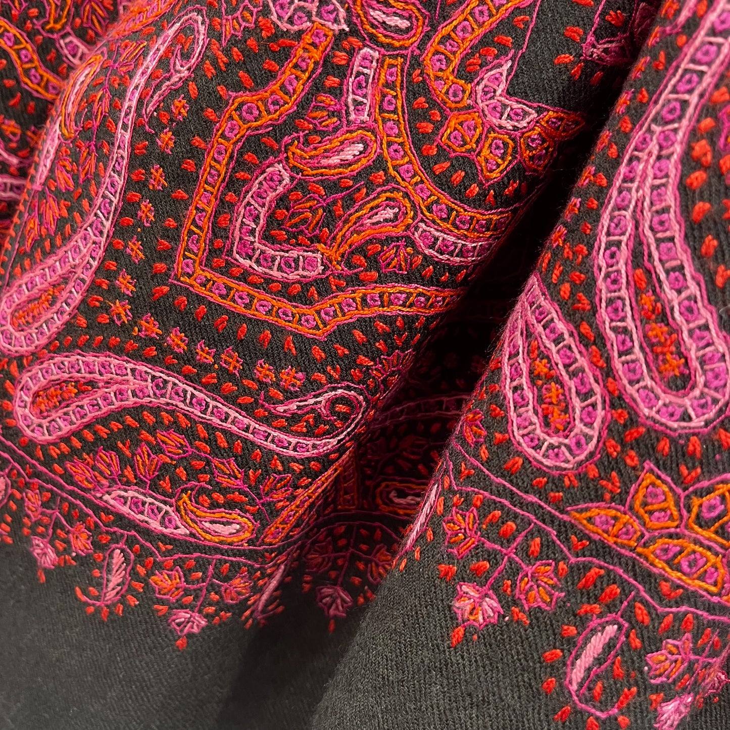Wool Needle-Embroidered Stole (Black/Red)