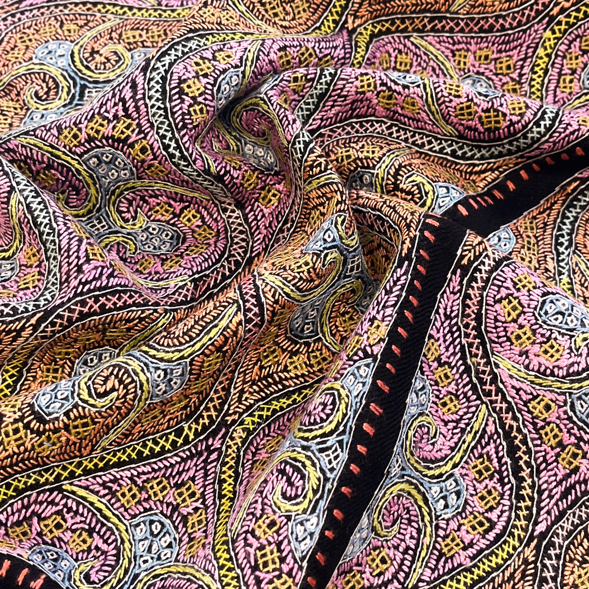 総柄 ウール ニードル手刺繍ストール(ブラックマルチ)