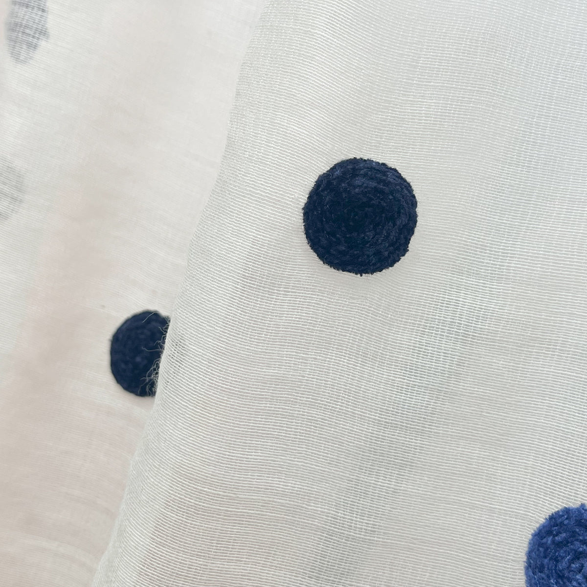 ウール&シルク素材 毛糸刺繍ストール (ホワイト)