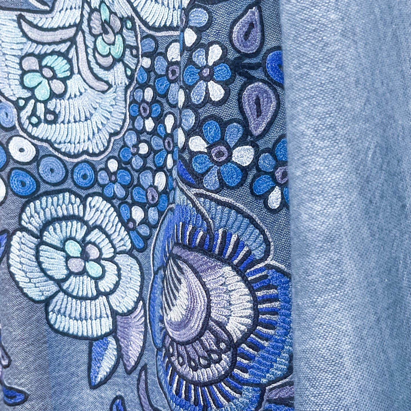 エキゾチックフラワー ウール&シルク アリー手刺繍ストール (ブルー)