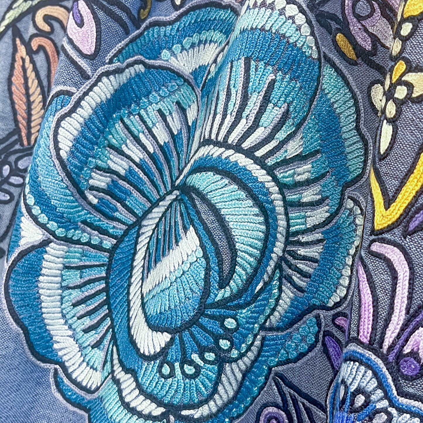 エキゾチックフラワー ウール&シルク アリー手刺繍ストール (ブルー)