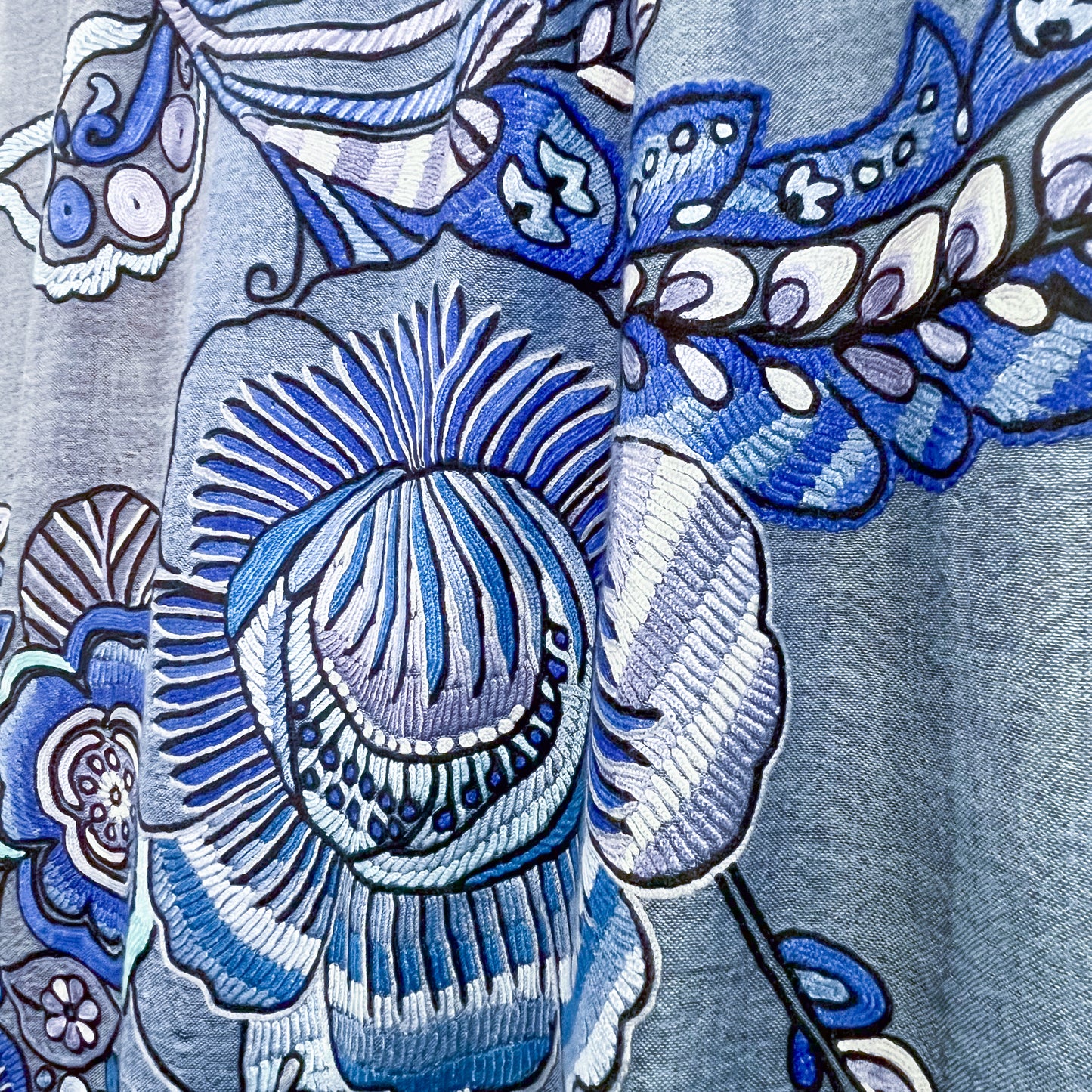 エキゾチックフラワー ウール&シルク アリー手刺繍ストール (ブルー)