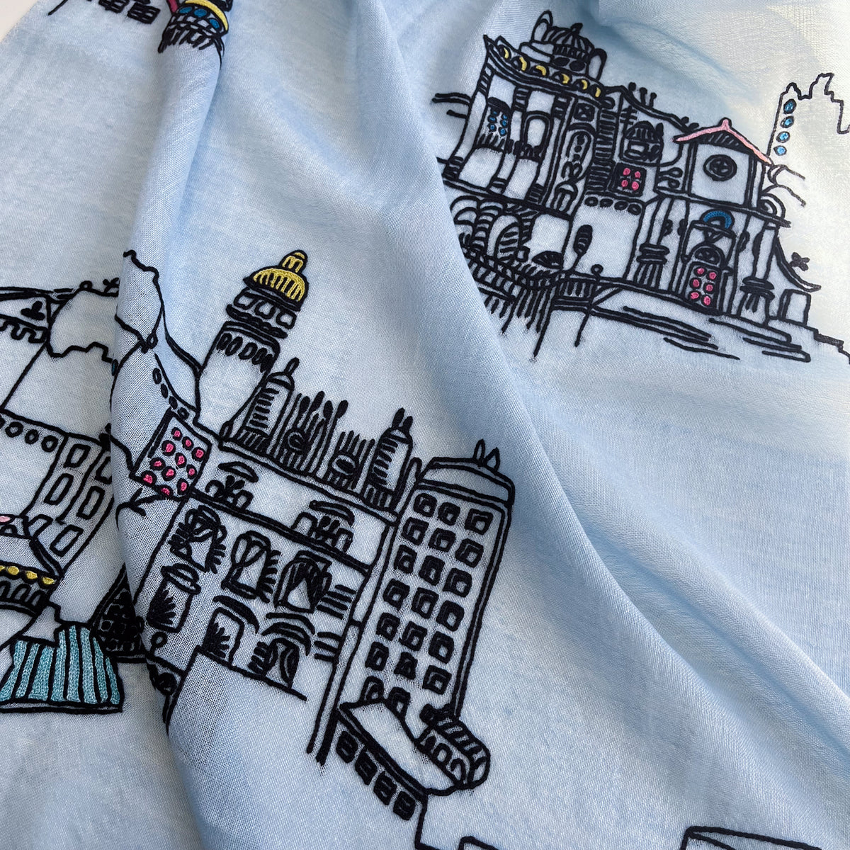 Town 薄手ウール&シルク アリー手刺繍ストール (ライトブルー)