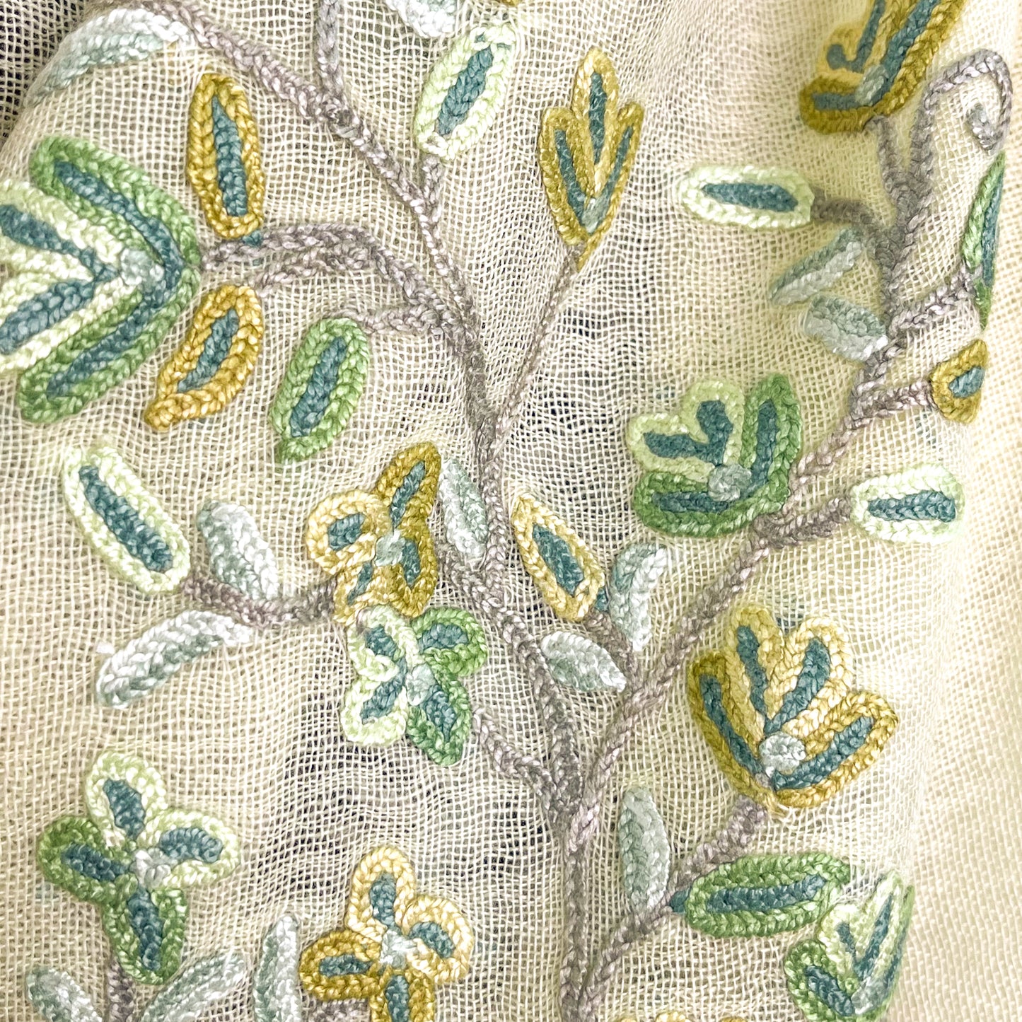 Flower Motif Gift Series Lightweight Wool &amp; Silk Allie Hand Embroidered Stole (Blue Gray)