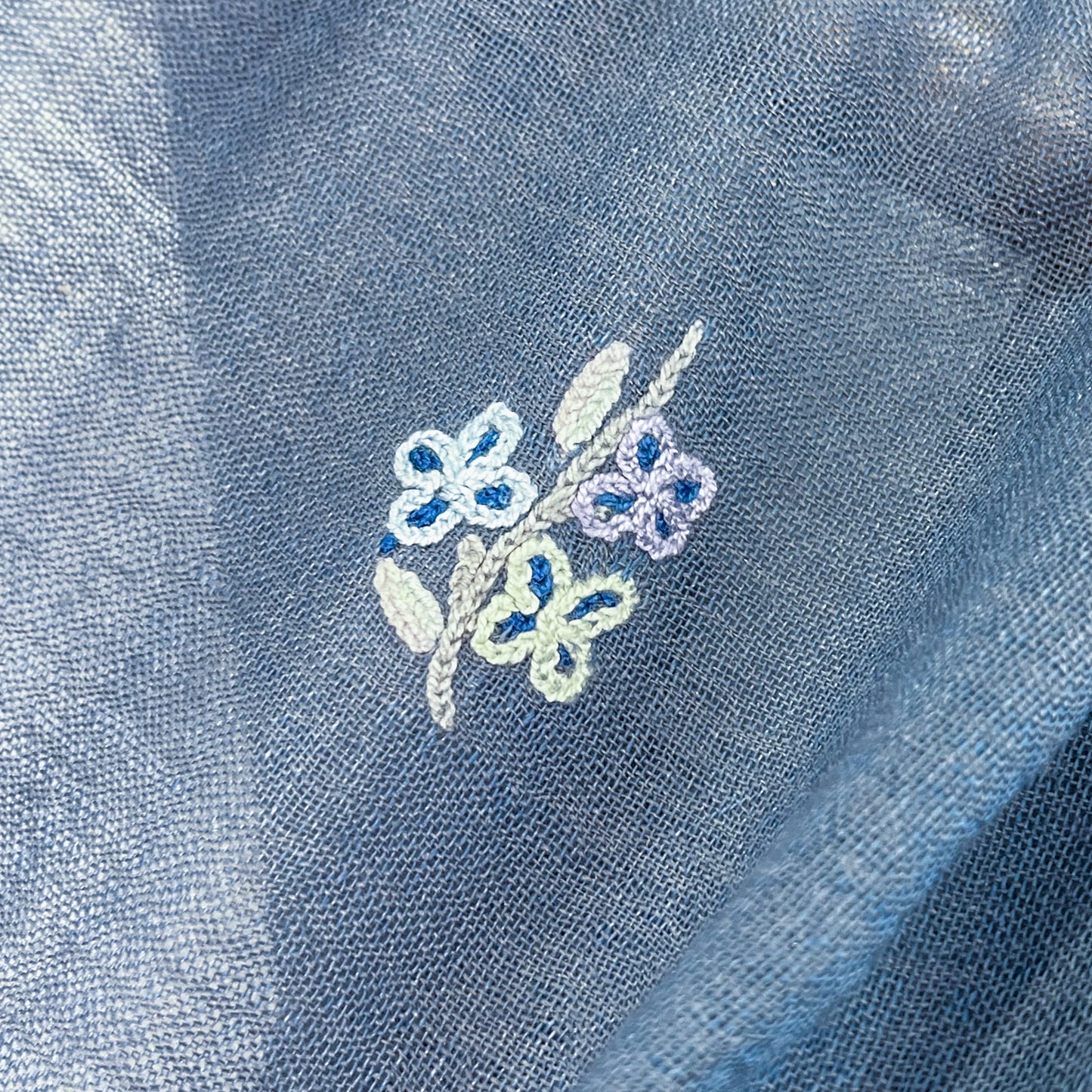 フラワーモチーフ ギフトシリーズ 薄手ウール&シルク アリー手刺繍ストール (ダークブルーグレー)
