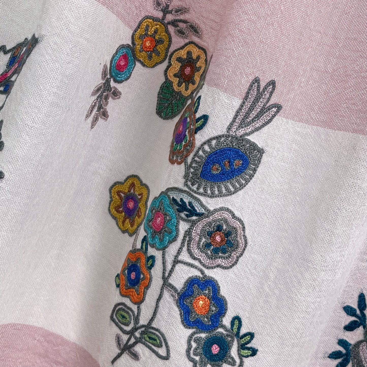 薄手ウール&シルク アリー手刺繍ストール(ライトピンク)