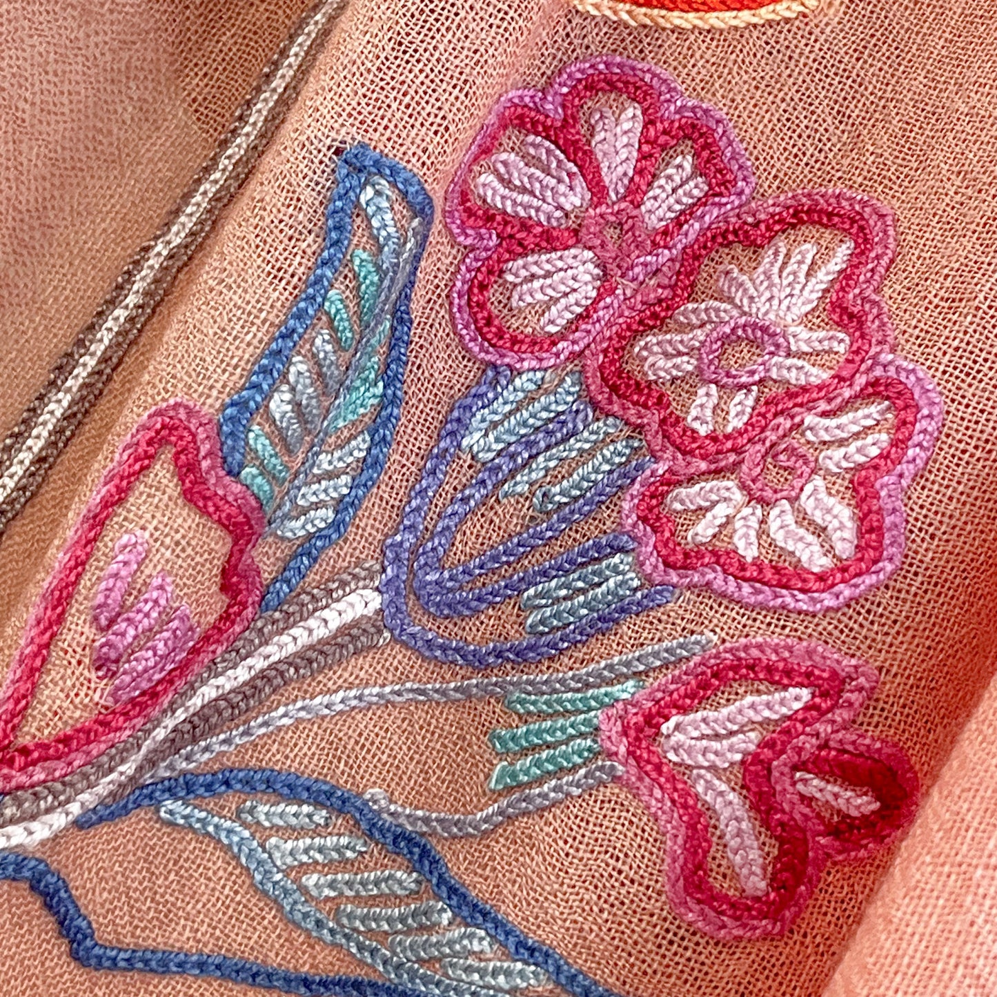 オリエンタルフラワーシリーズ薄手ウール&シルク アリー手刺繍ストール(オレンジグラデーション)