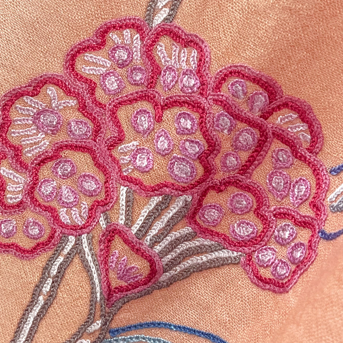 オリエンタルフラワーシリーズ薄手ウール&シルク アリー手刺繍ストール(オレンジグラデーション)