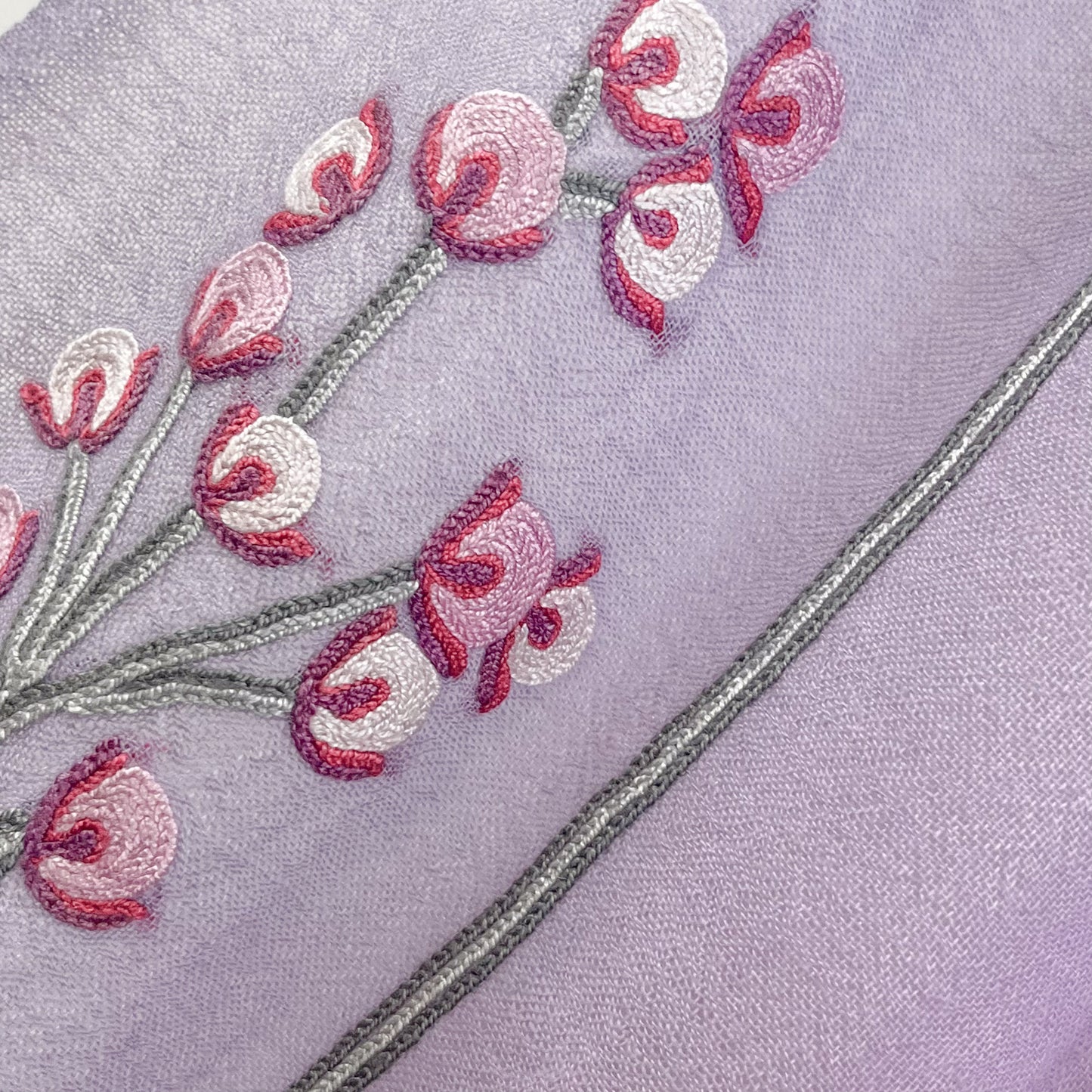 オリエンタルフラワーシリーズ薄手ウール&シルク アリー手刺繍ストール(ラベンダーグラデーション)