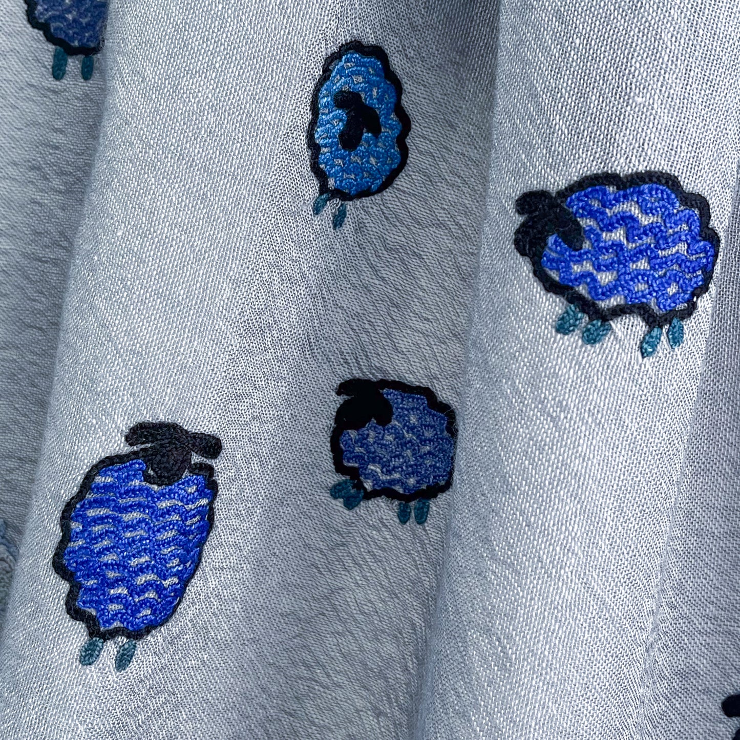 薄手ウール&シルク アリー手刺繍ストール (グレー)