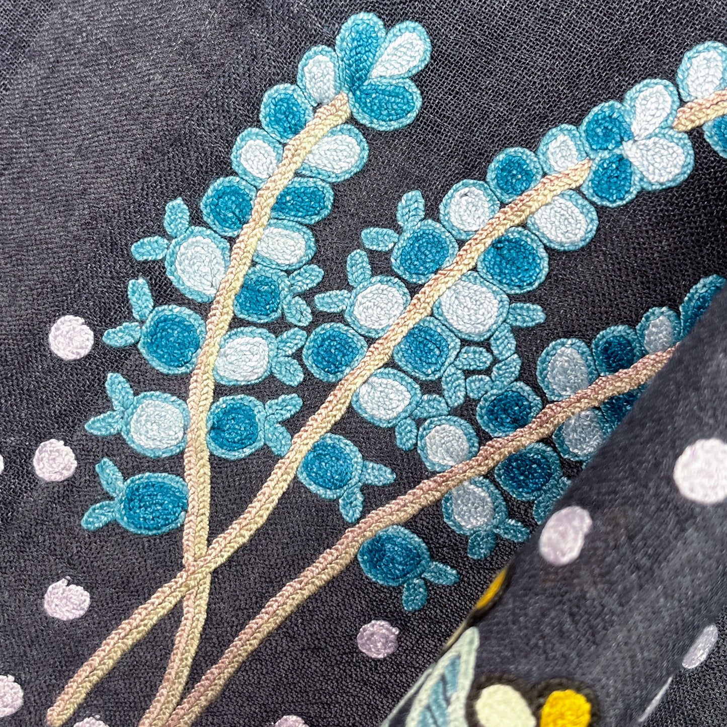 フラワーモチーフ 薄手ウール&シルク アリー手刺繍ストール (ダークグレー)