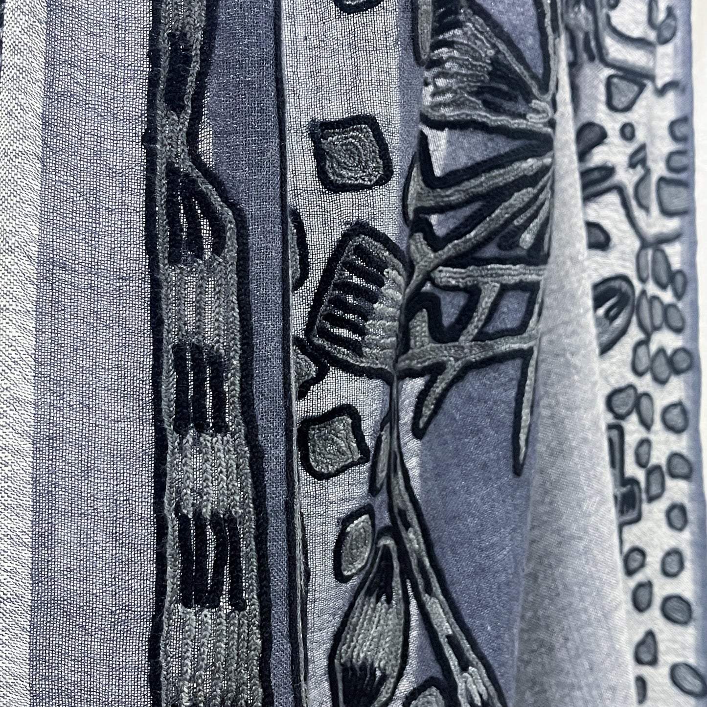 Fine wool & silk Ally hand-embroidered stole (grey/white)